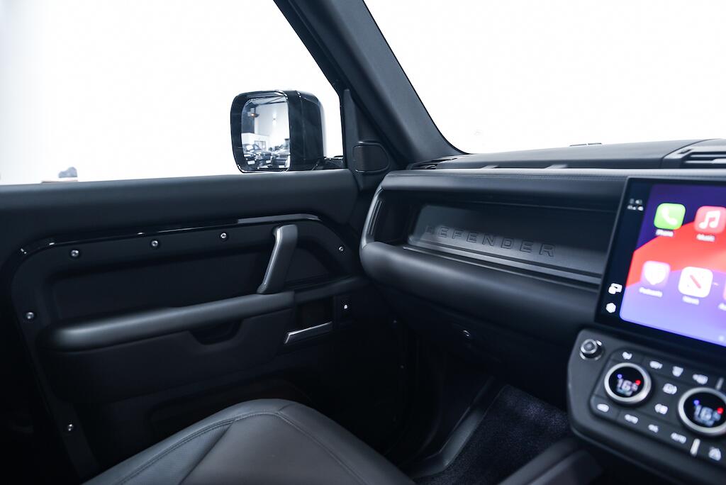 Land Rover Defender 90 - Image 18