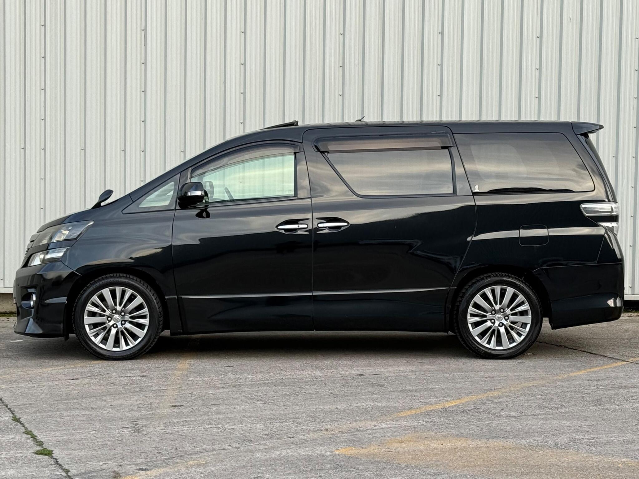 Toyota Vellfire - Image 11