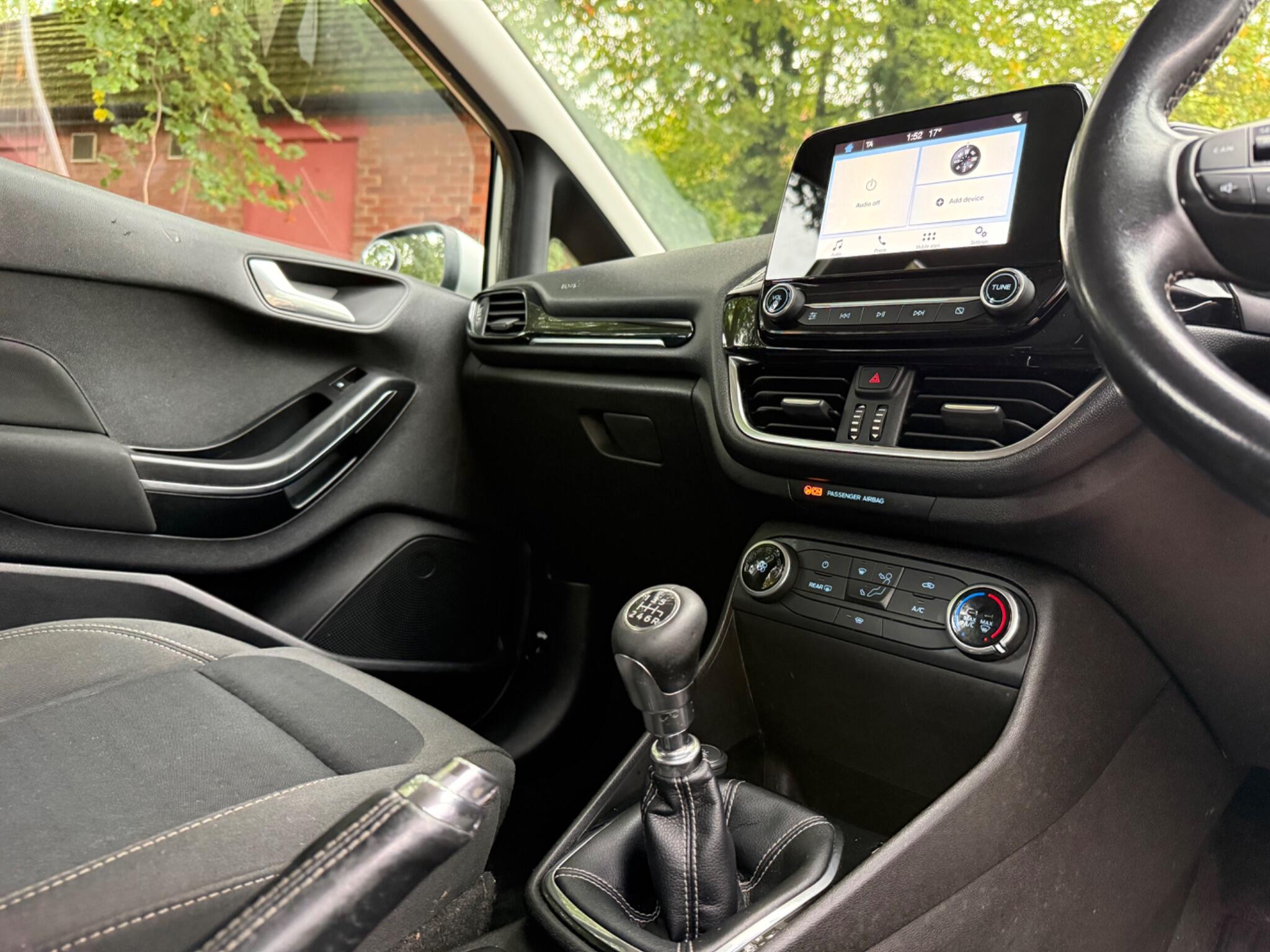 Ford Fiesta - Image 10