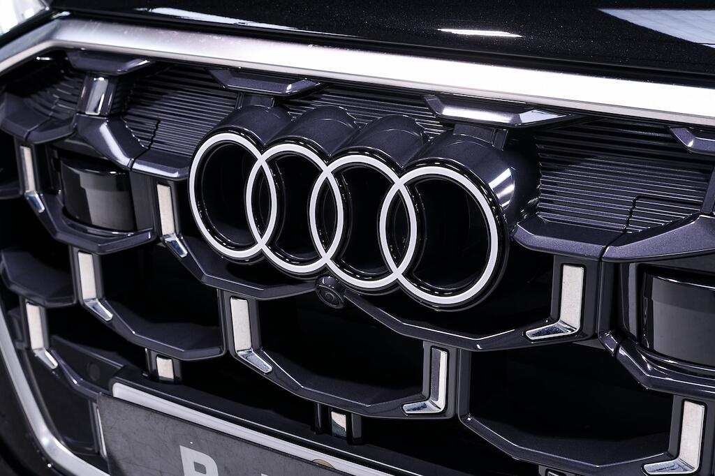 Audi Q7 - Image 9