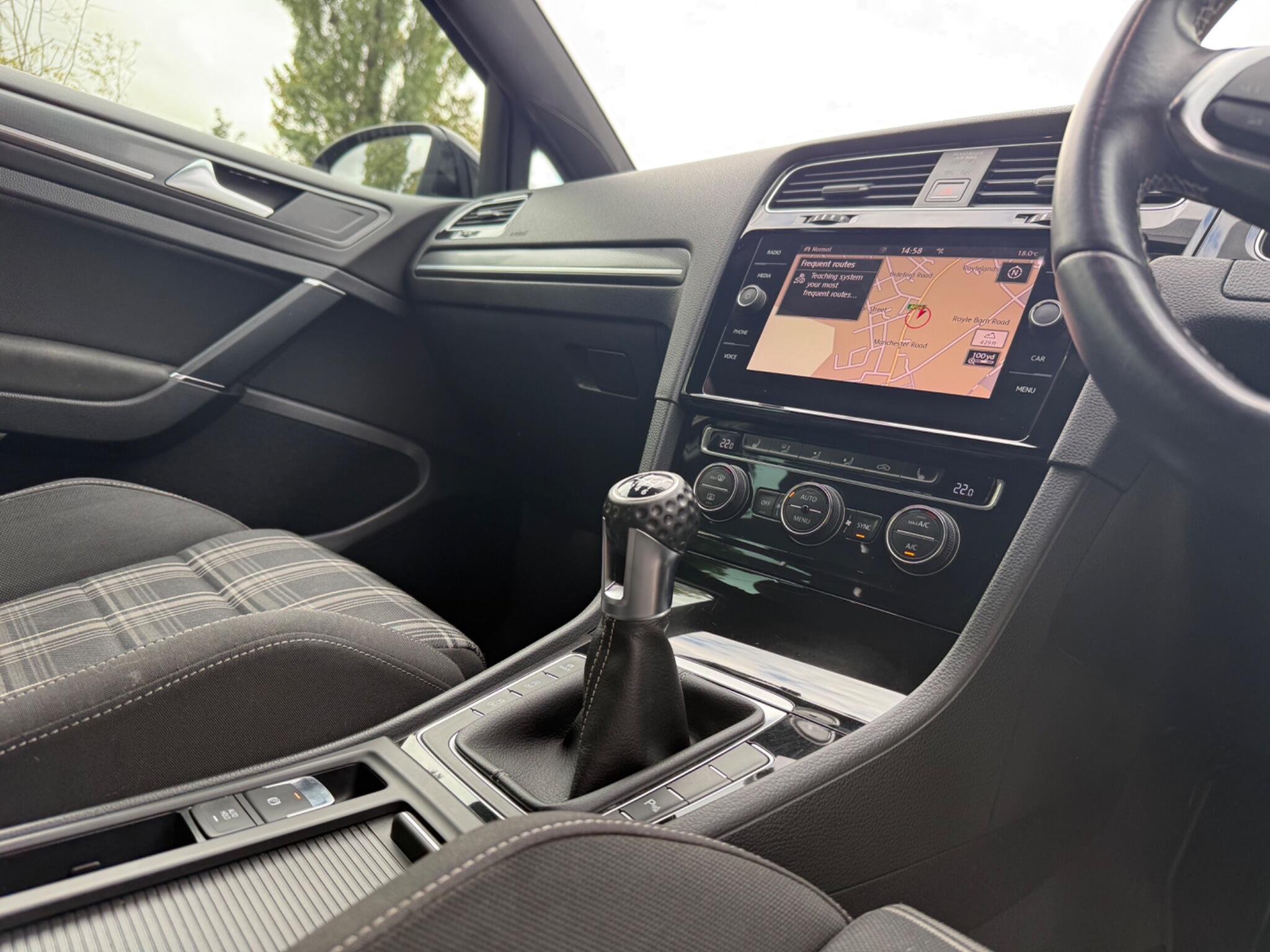 Volkswagen Golf - Image 10