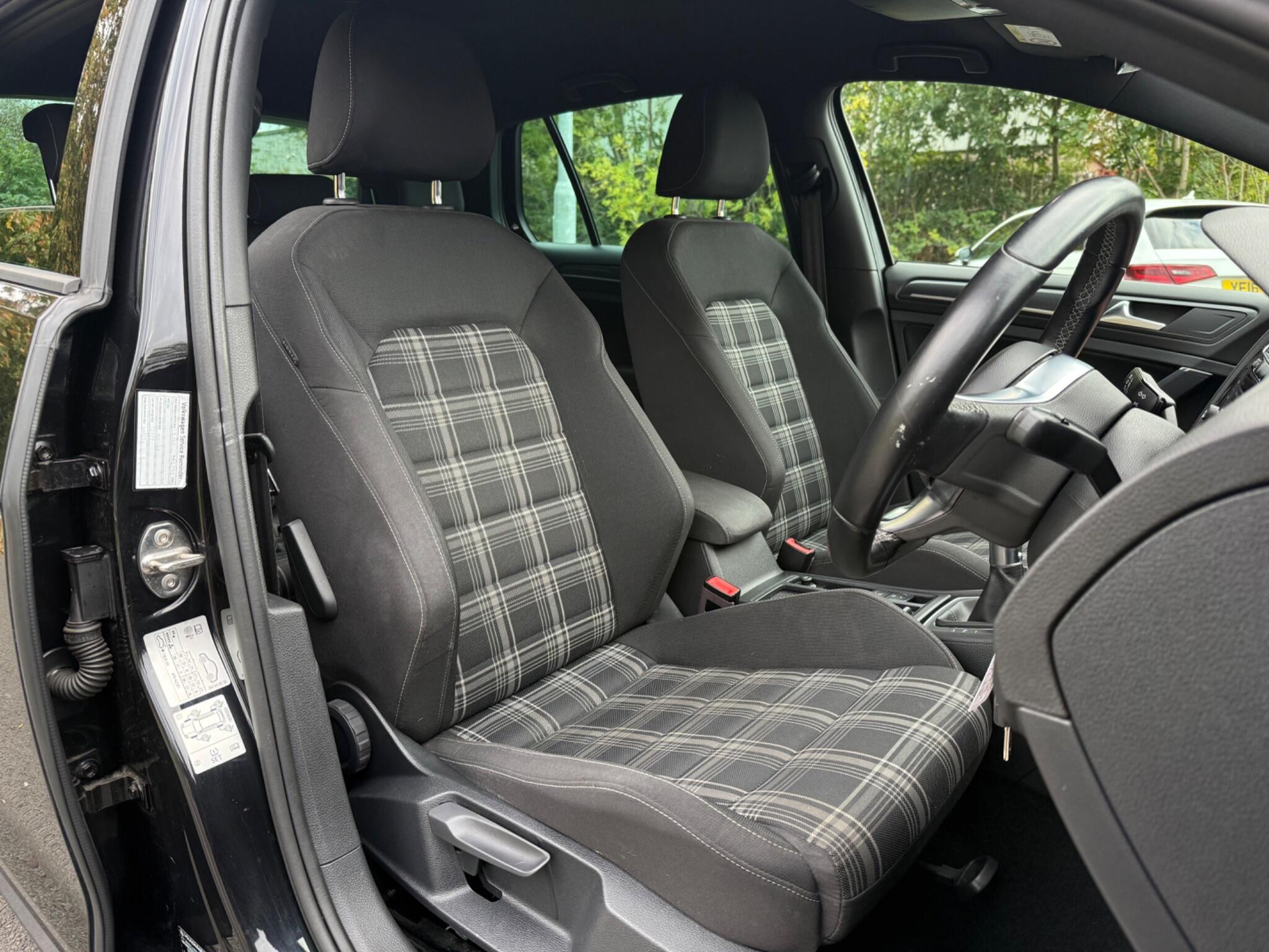 Volkswagen Golf - Image 14