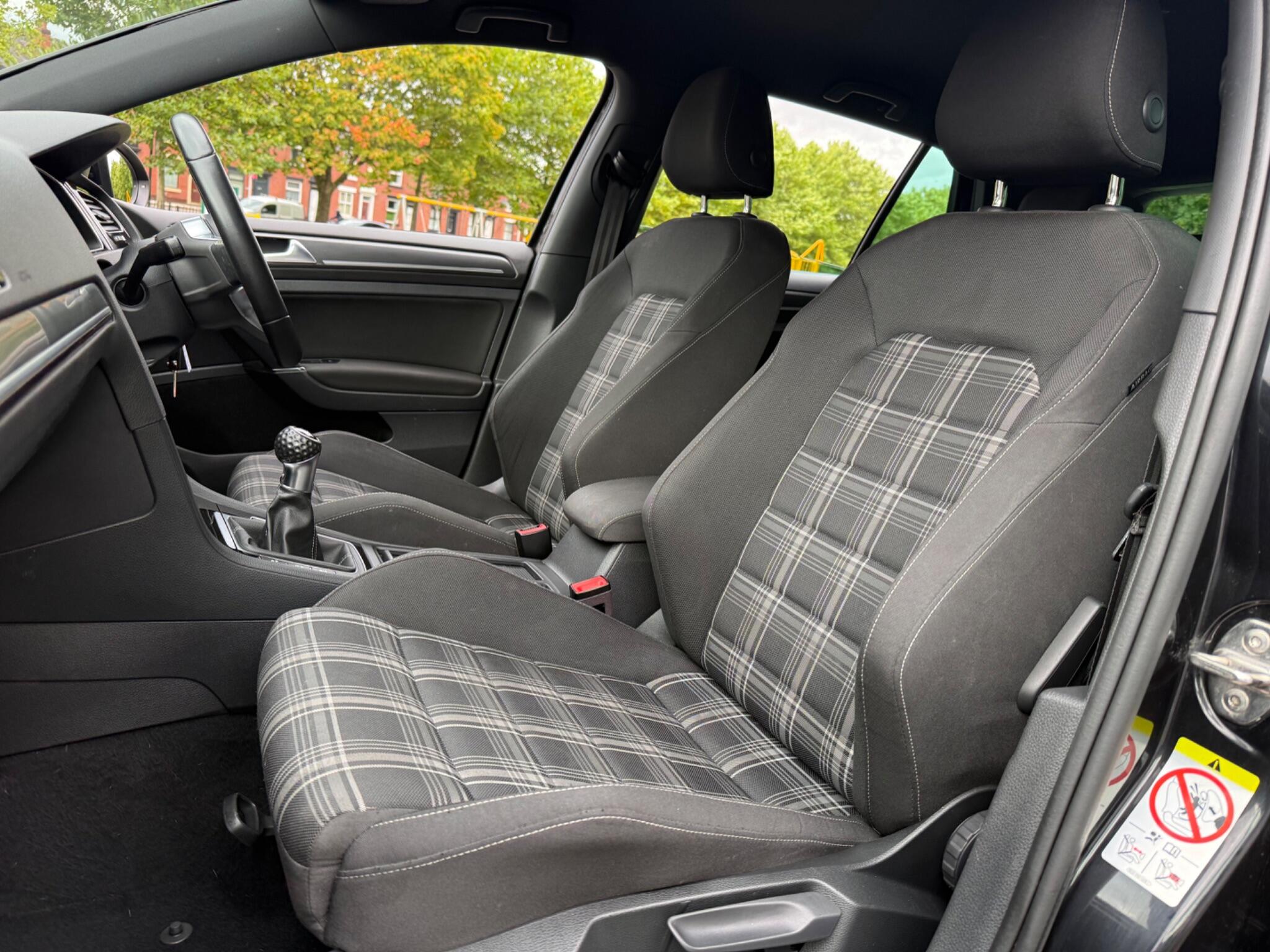Volkswagen Golf - Image 15