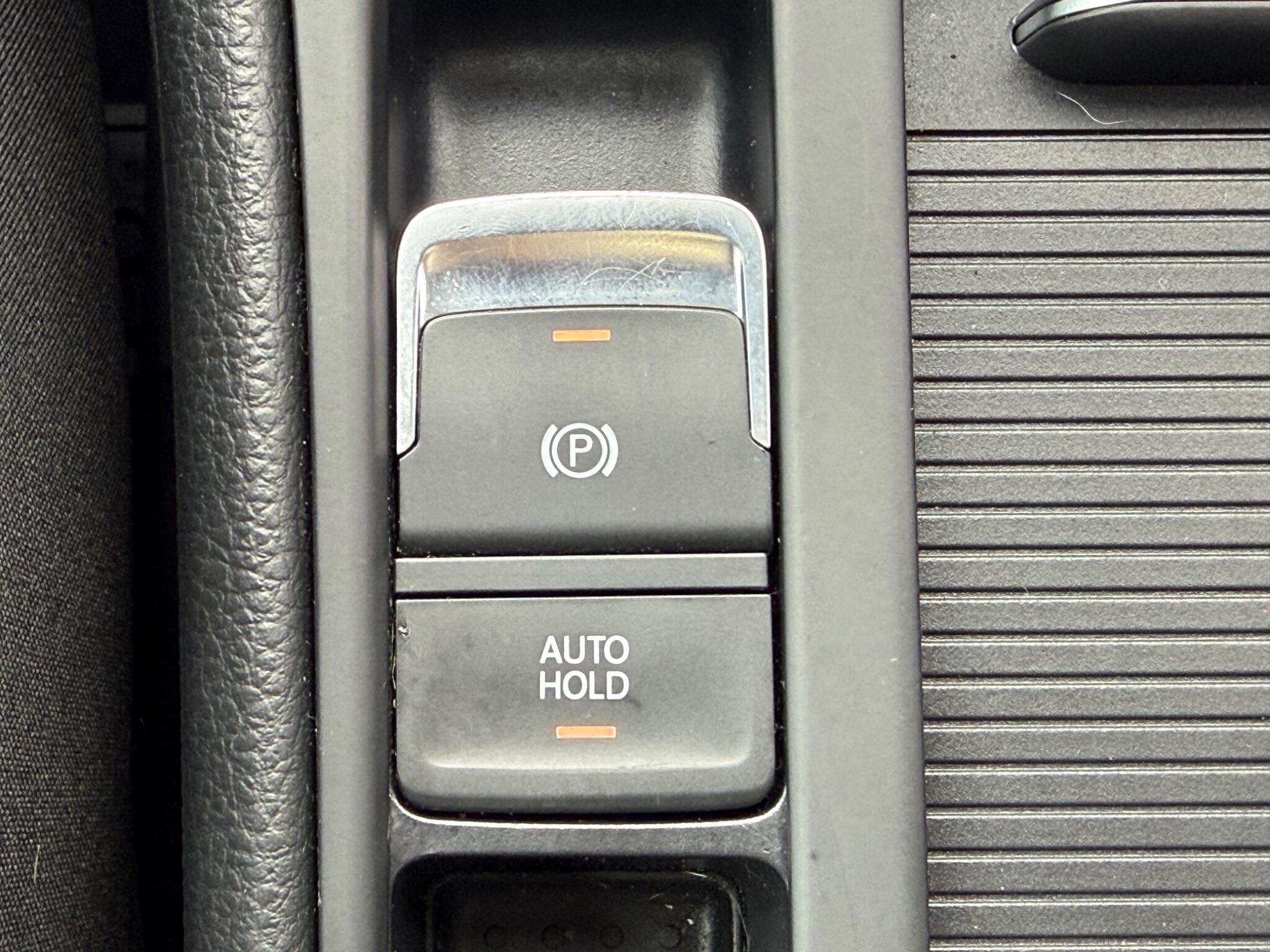 Volkswagen Golf - Image 19