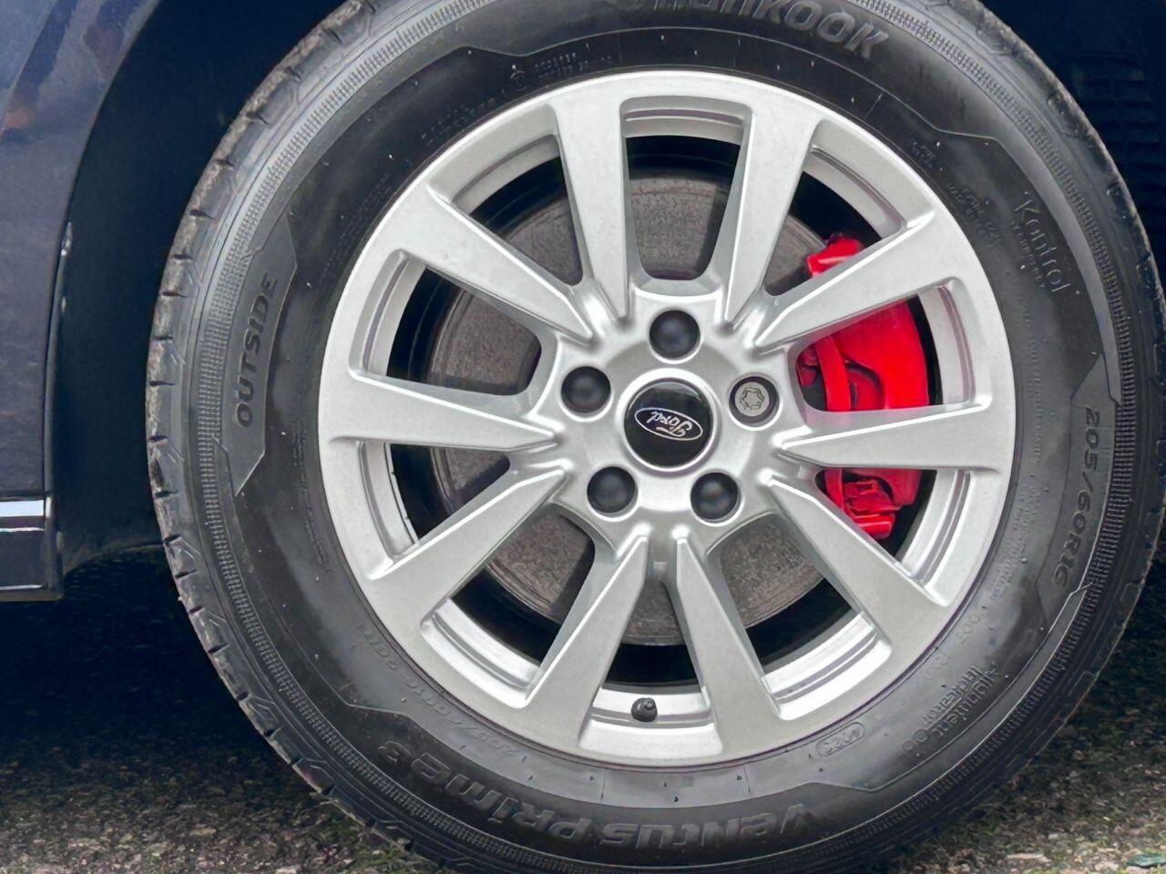 Ford Grand Tourneo Connect - Image 17