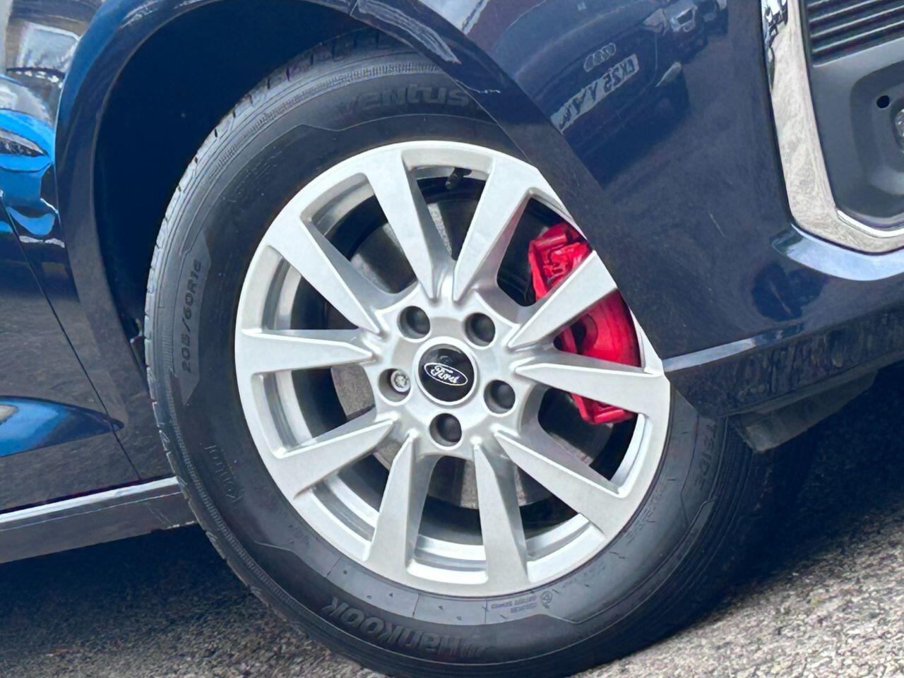 Ford Grand Tourneo Connect - Image 19
