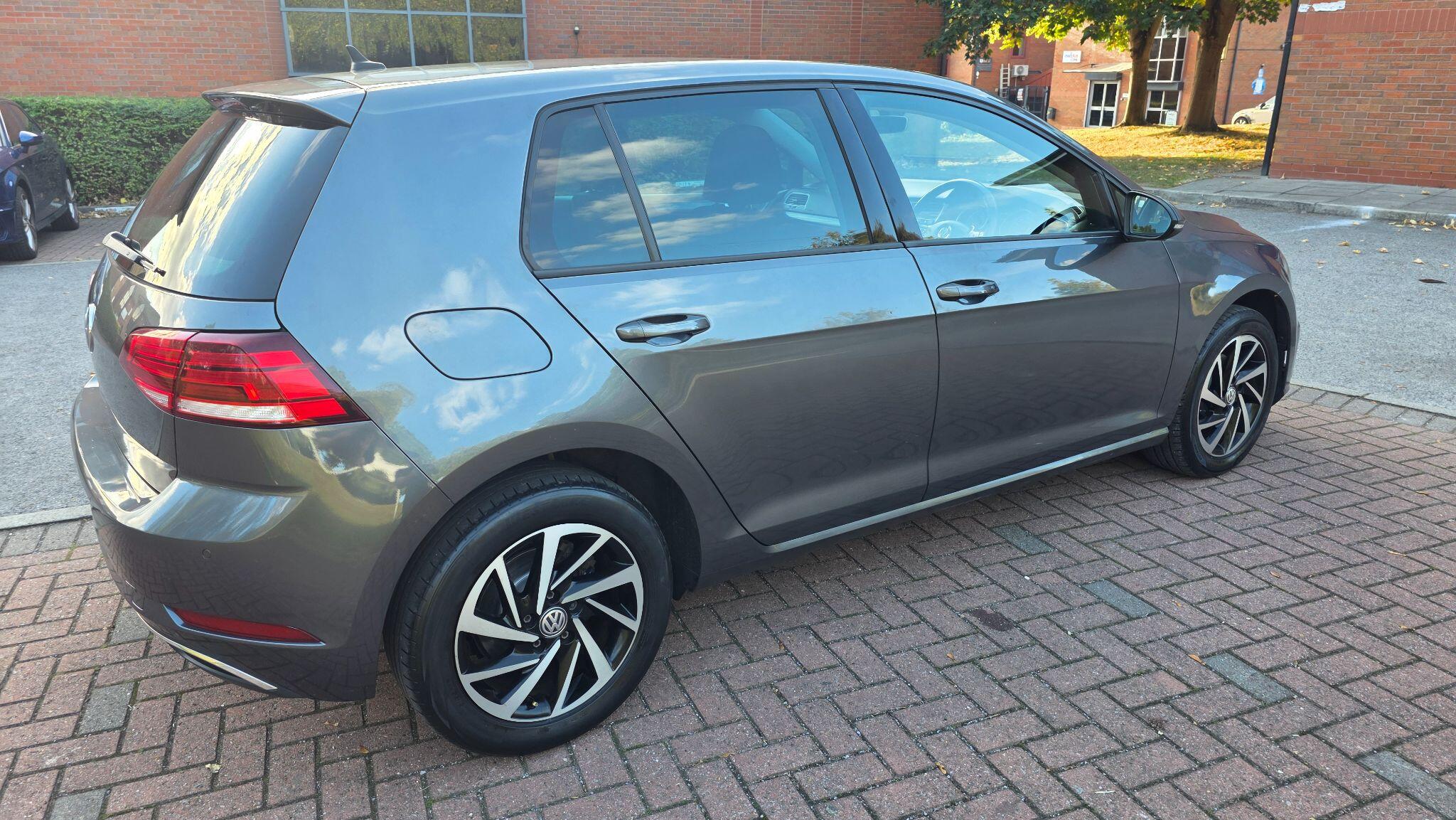 Volkswagen Golf - Image 8