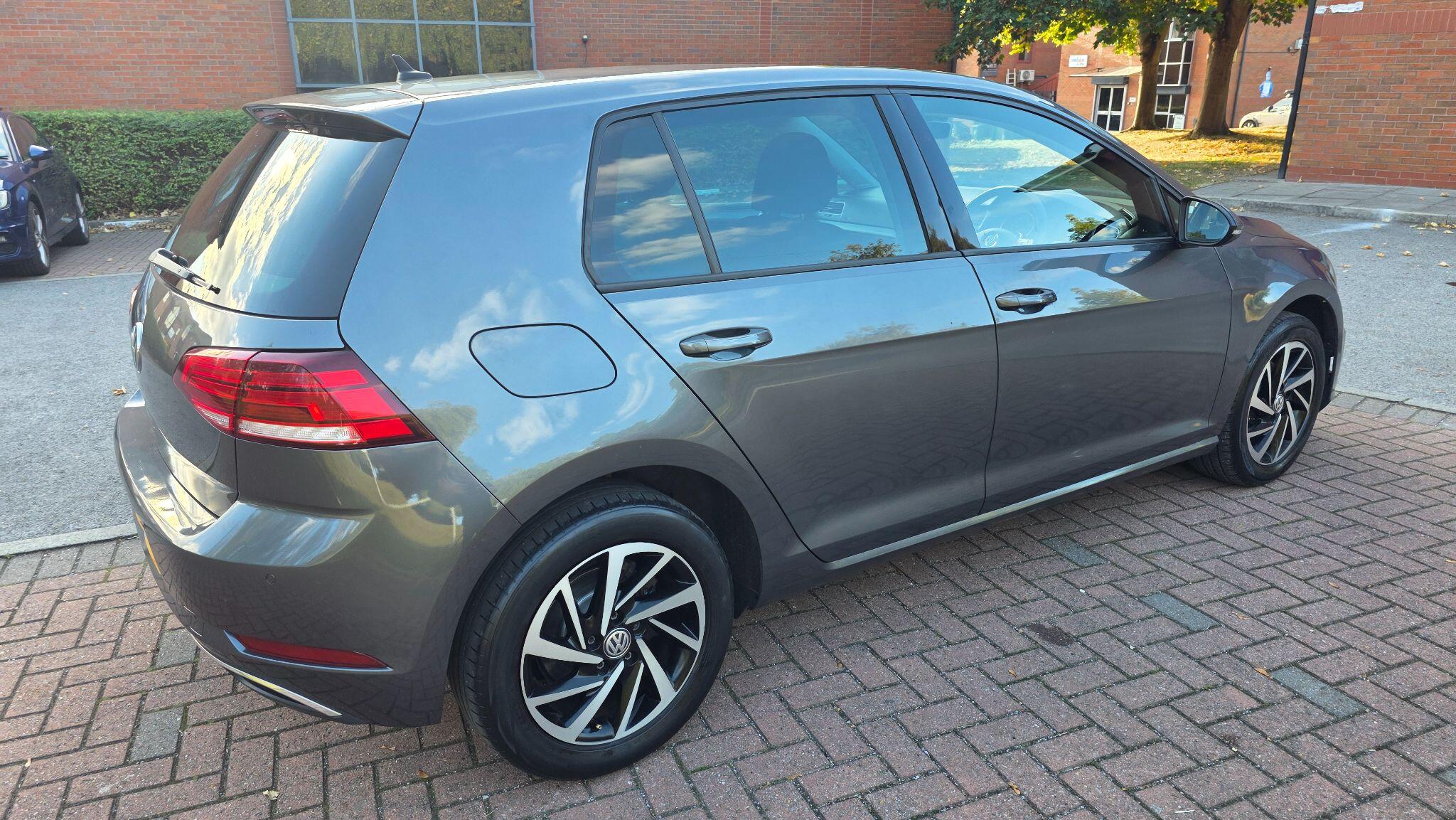 Volkswagen Golf - Image 9
