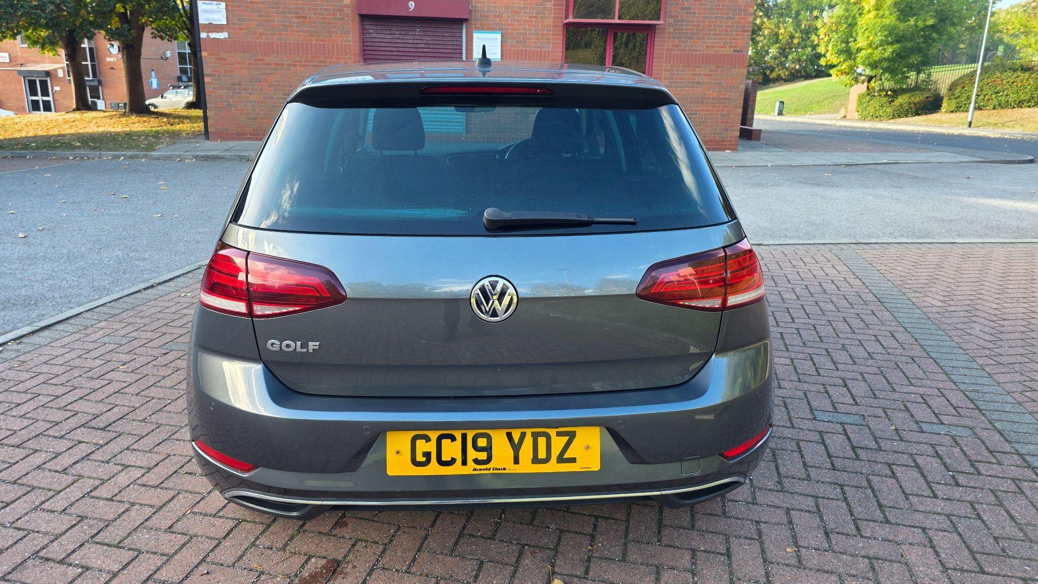 Volkswagen Golf - Image 10