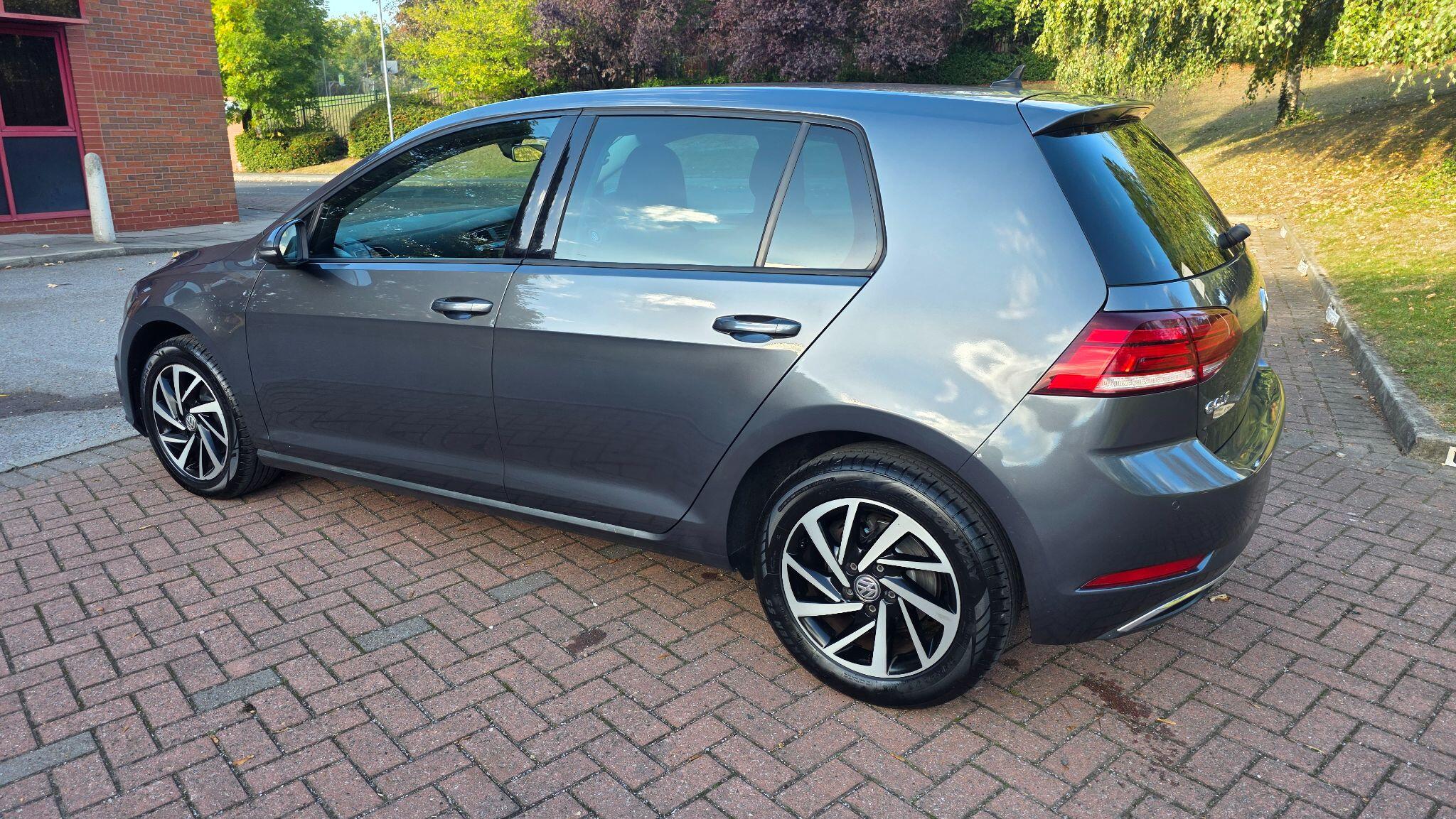 Volkswagen Golf - Image 11