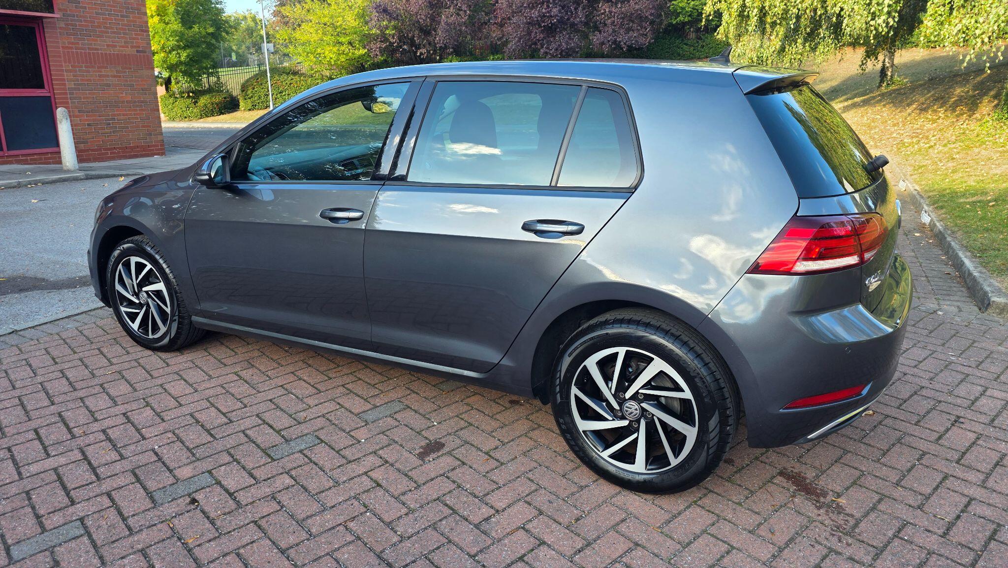 Volkswagen Golf - Image 12