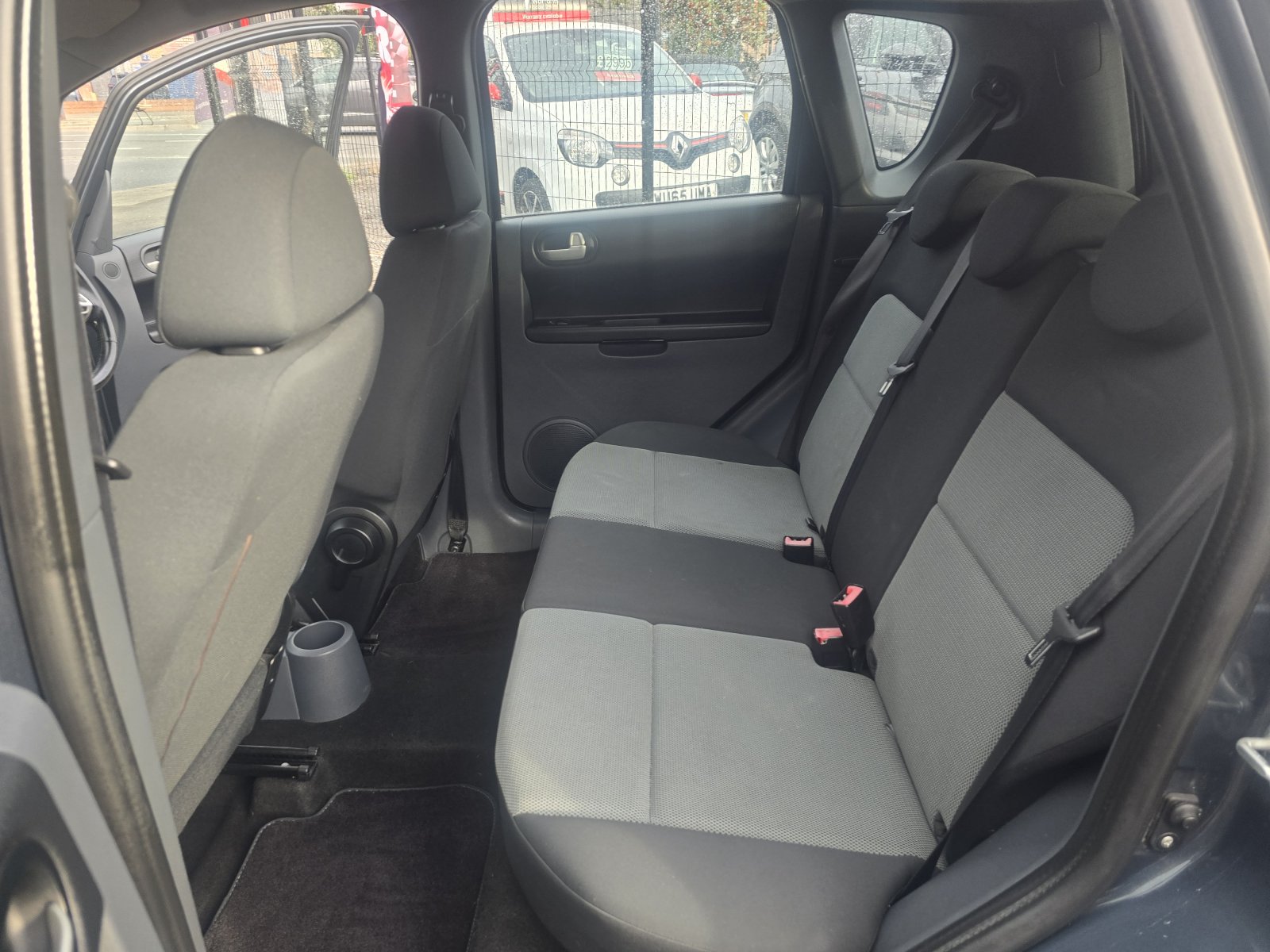 Mitsubishi Colt - Image 17