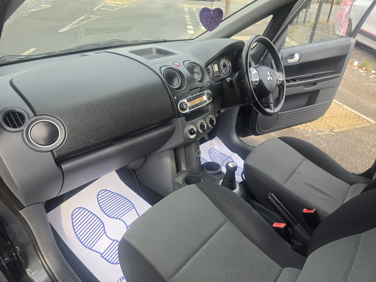 Mitsubishi Colt - Image 20