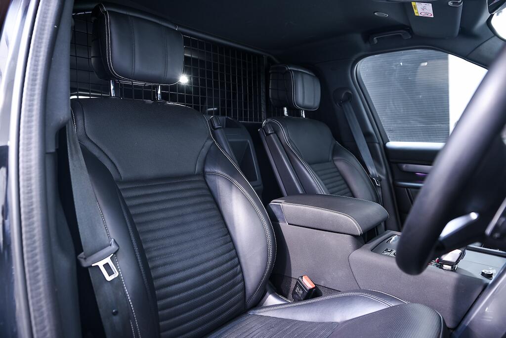 Land Rover Discovery - Image 11