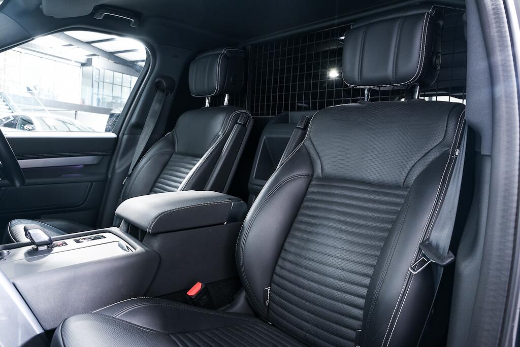 Land Rover Discovery - Image 13