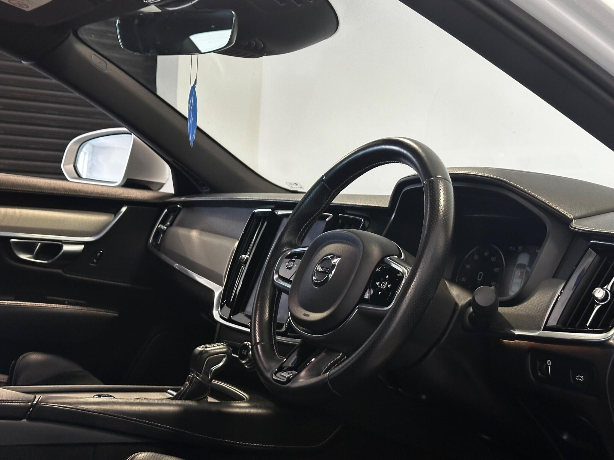 Volvo S90 - Image 2