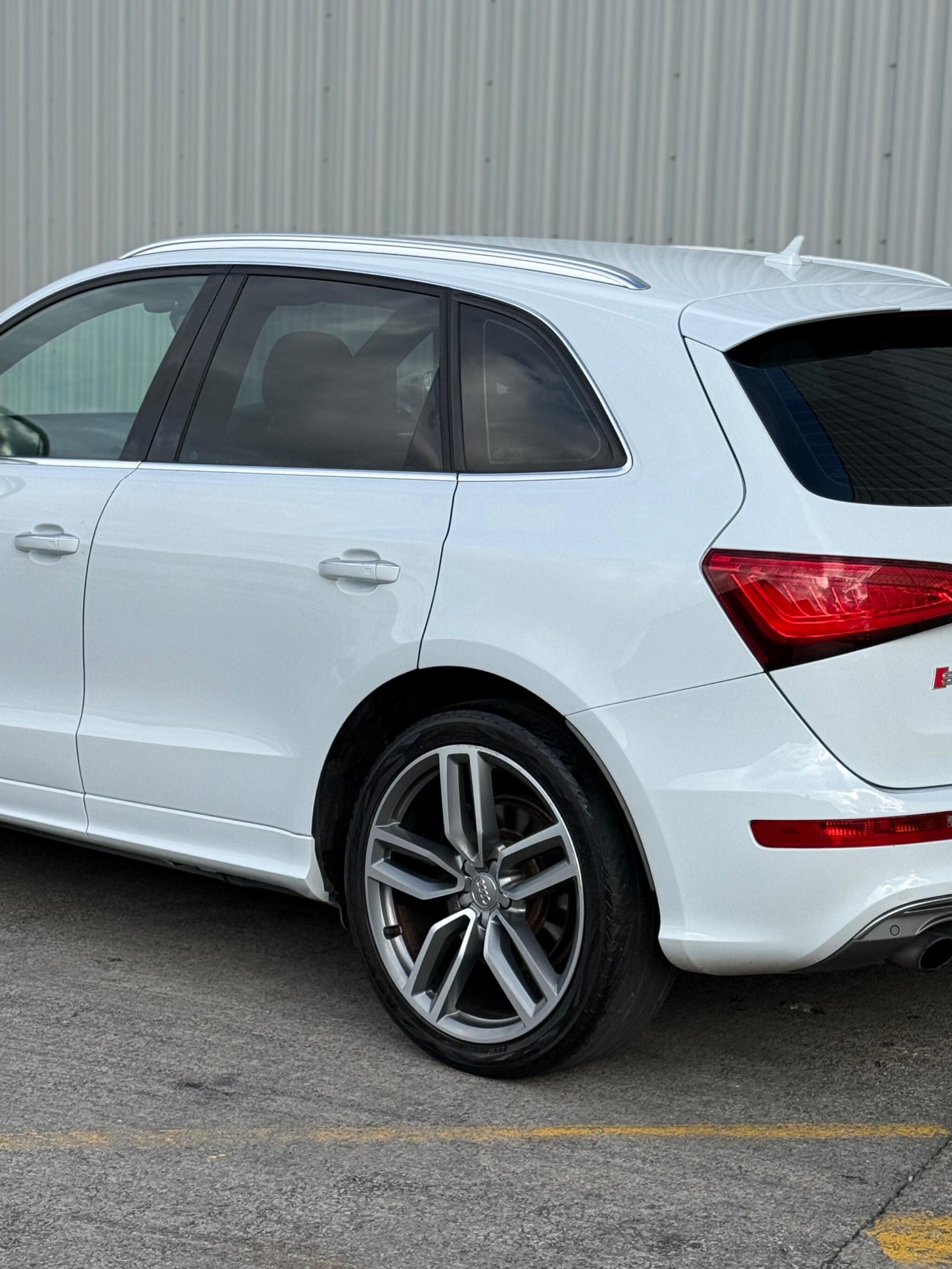 Audi SQ5 - Image 16