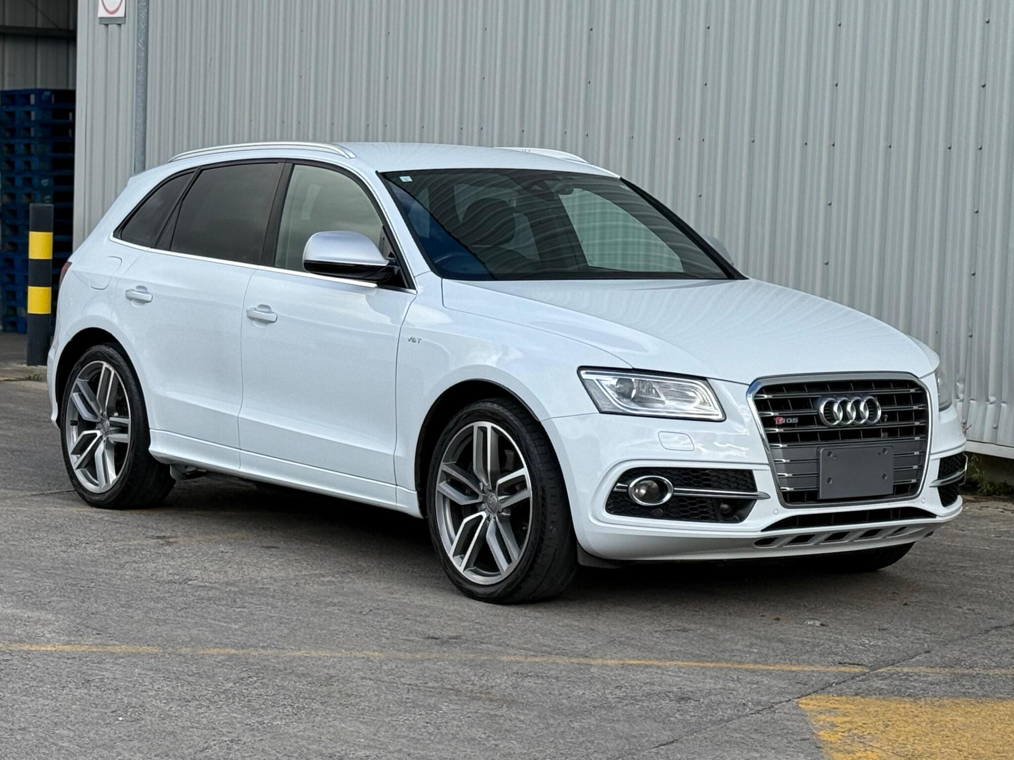 Audi SQ5 - Image 18