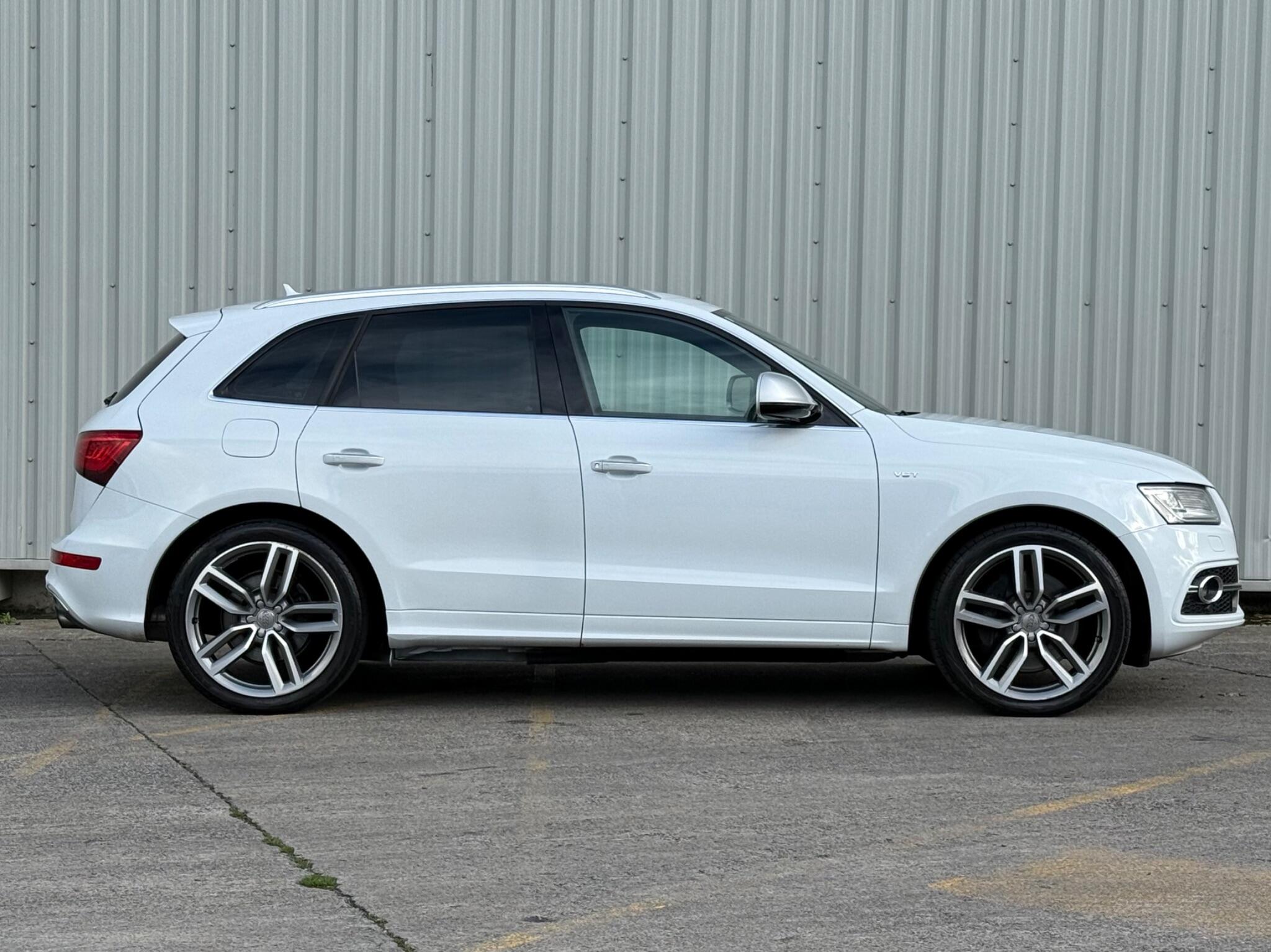 Audi SQ5 - Image 19