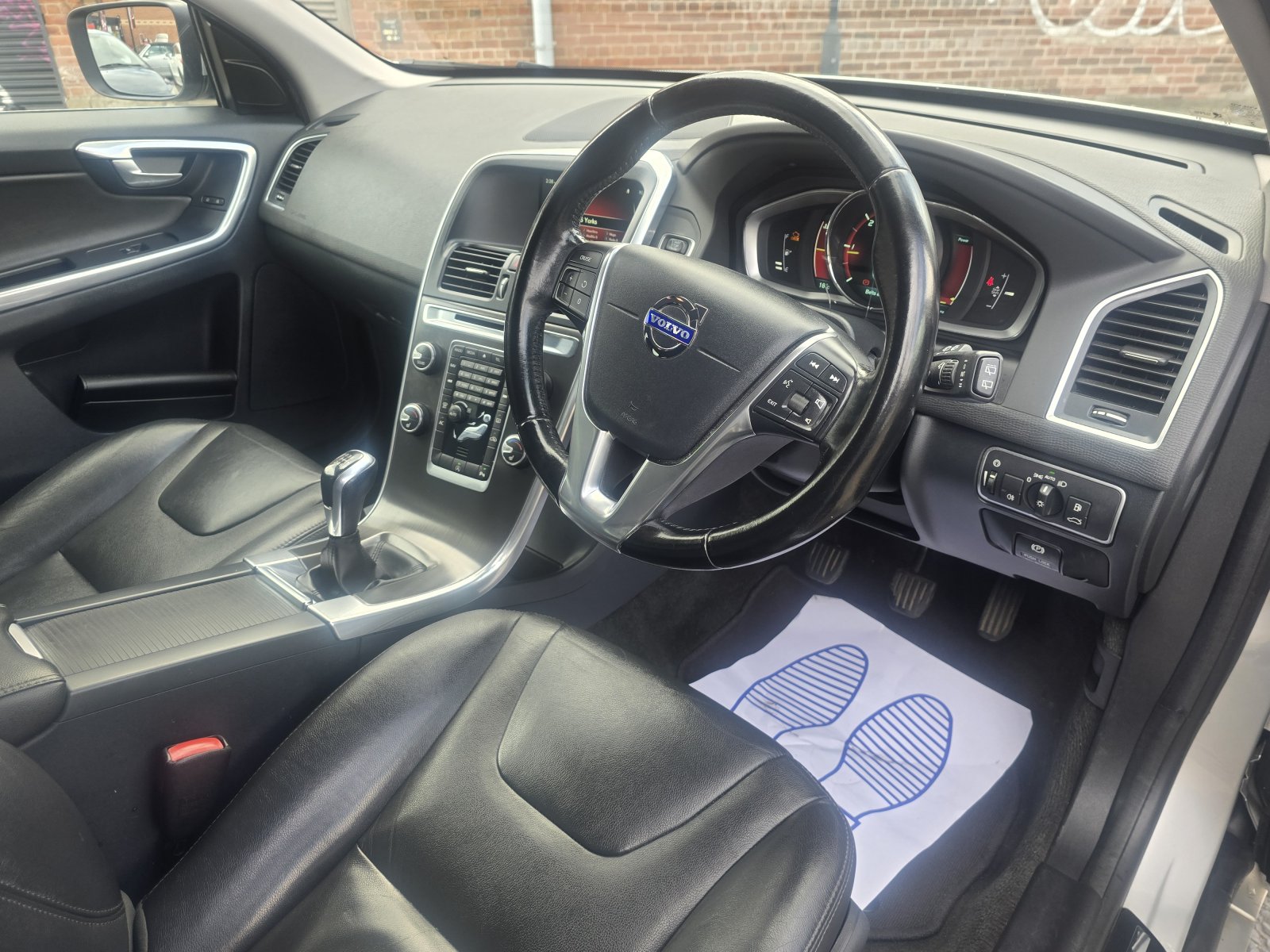 Volvo XC60 - Image 10