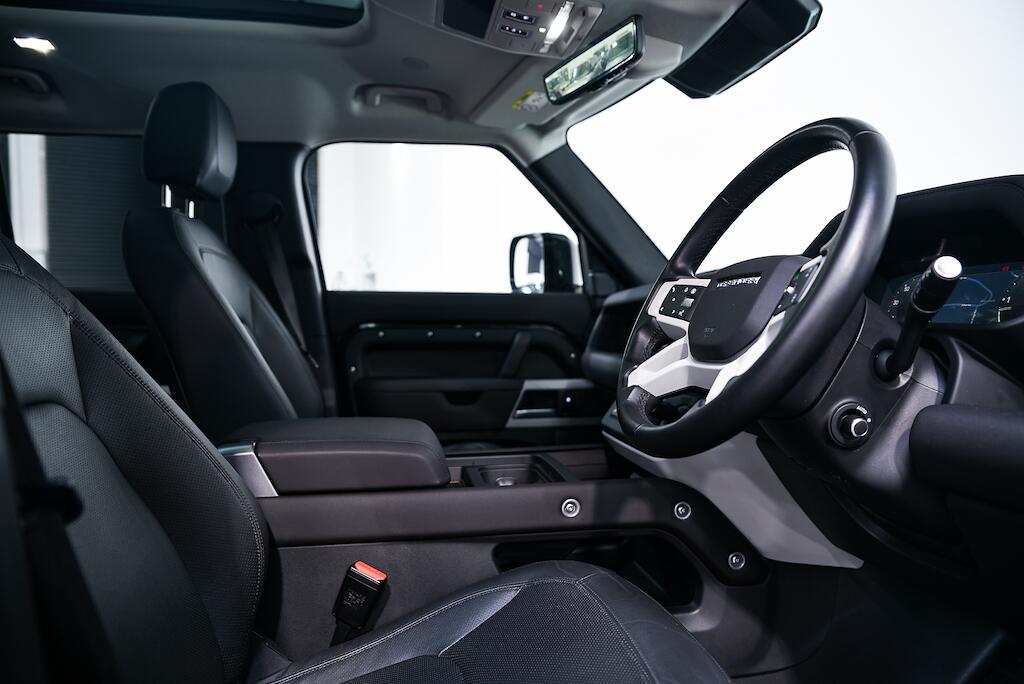 Land Rover Defender 110 - Image 10