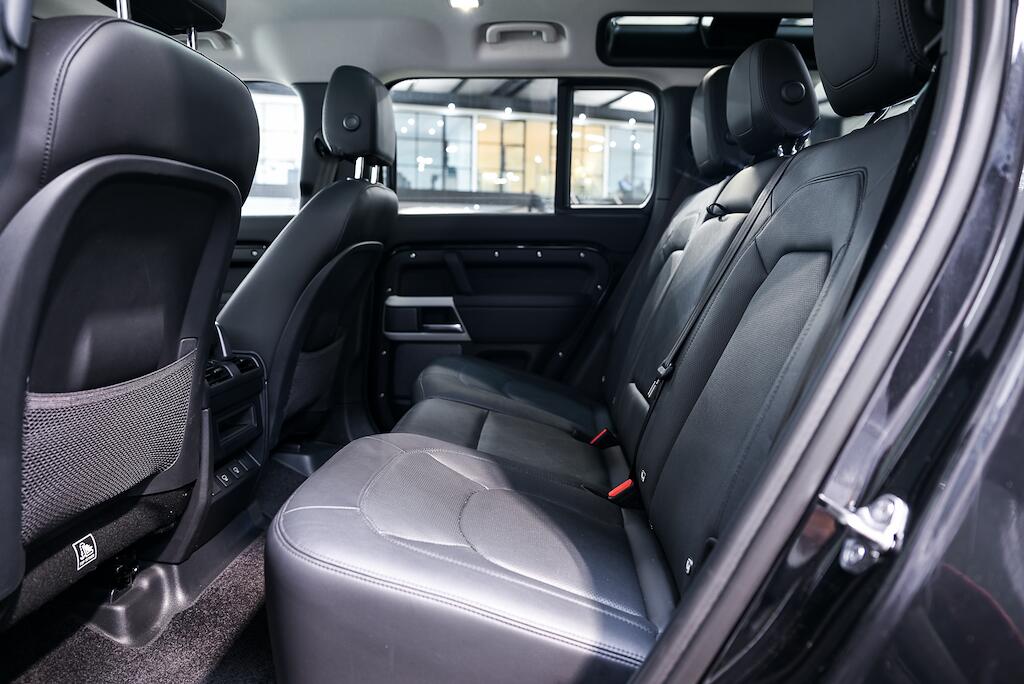 Land Rover Defender 110 - Image 14