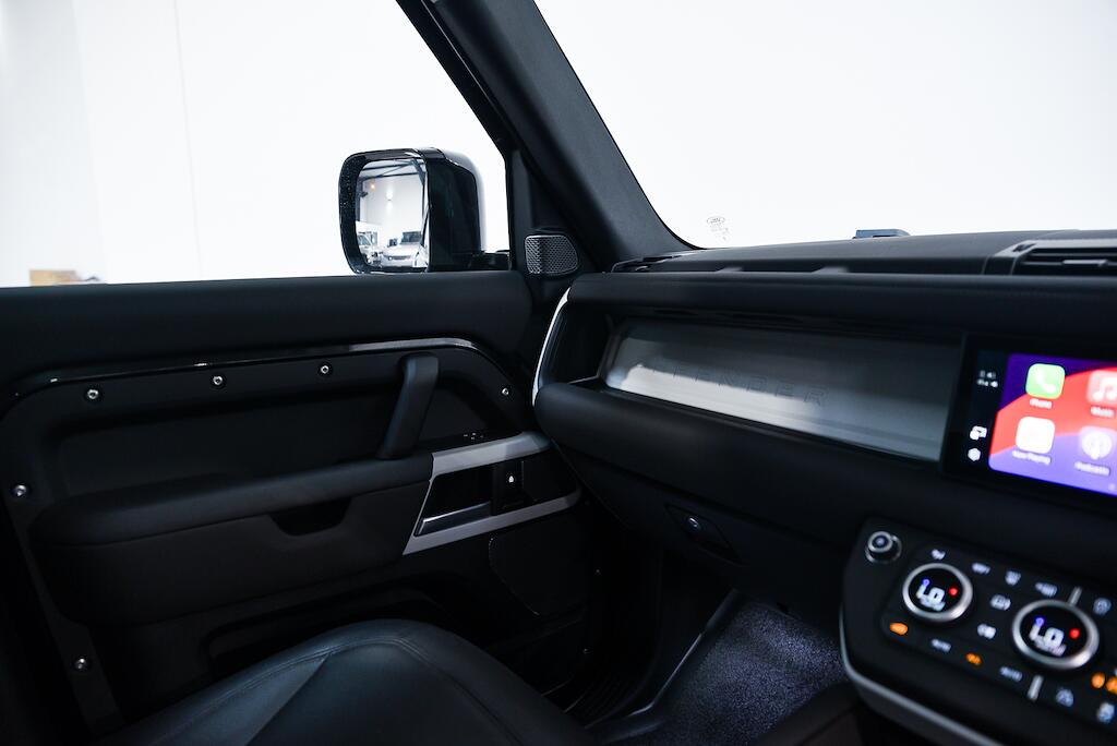 Land Rover Defender 110 - Image 15