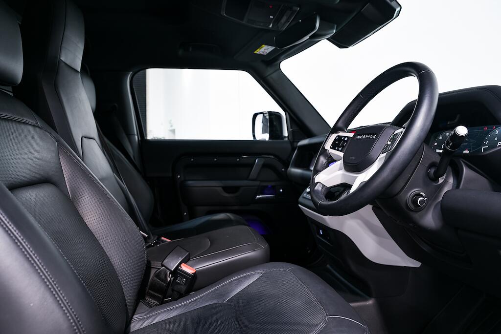Land Rover Defender 90 - Image 8