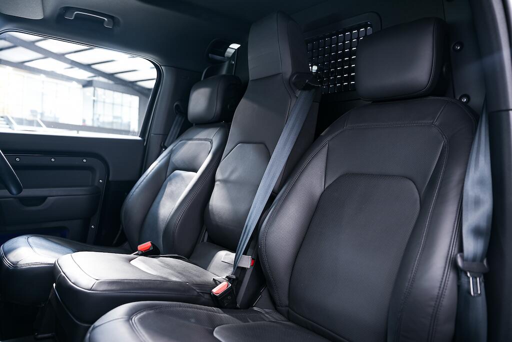 Land Rover Defender 90 - Image 11