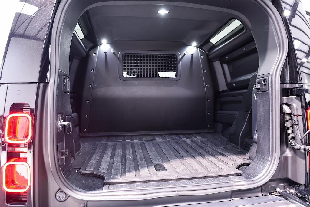 Land Rover Defender 90 - Image 20