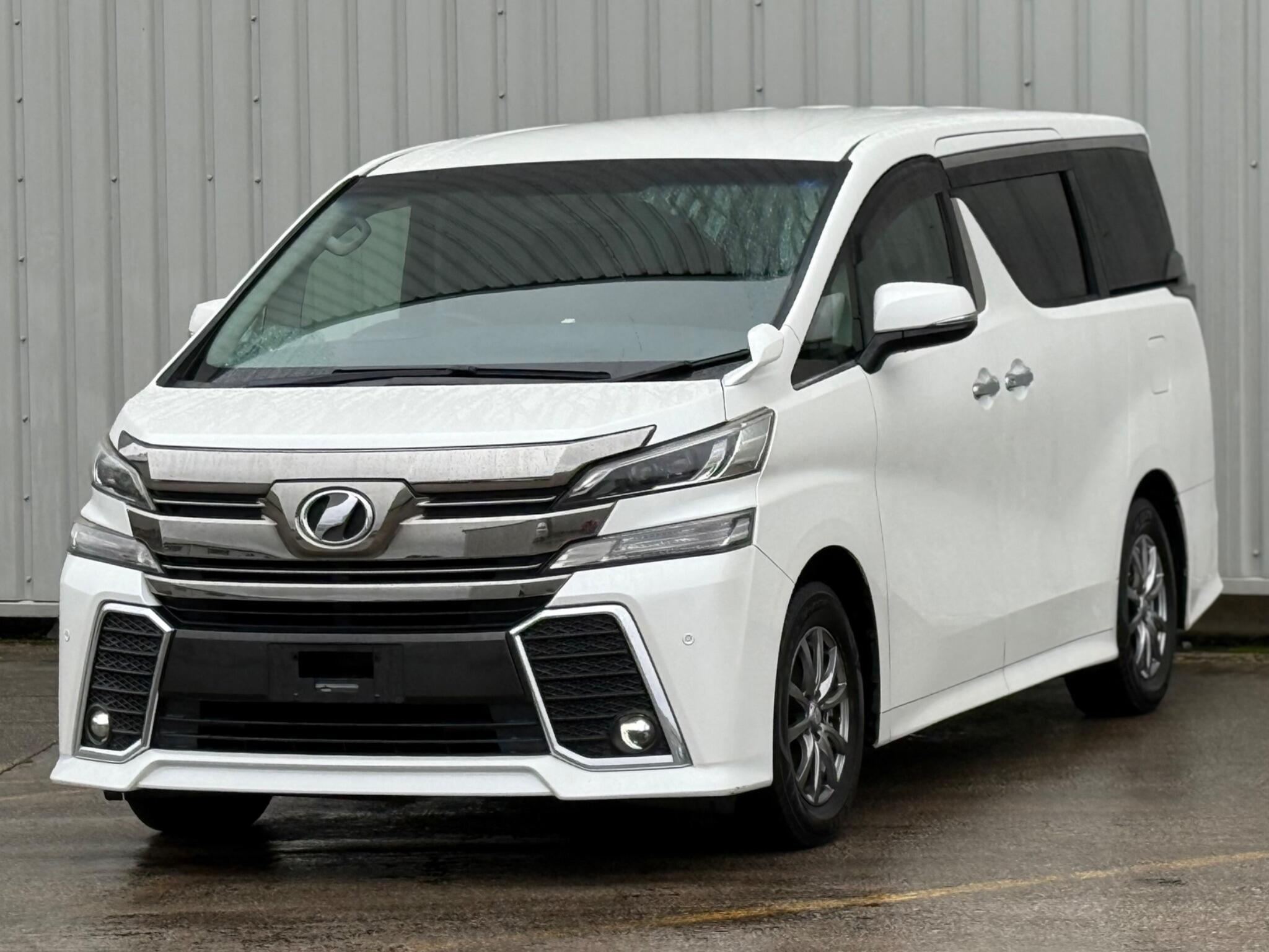 Toyota Vellfire - Image 3