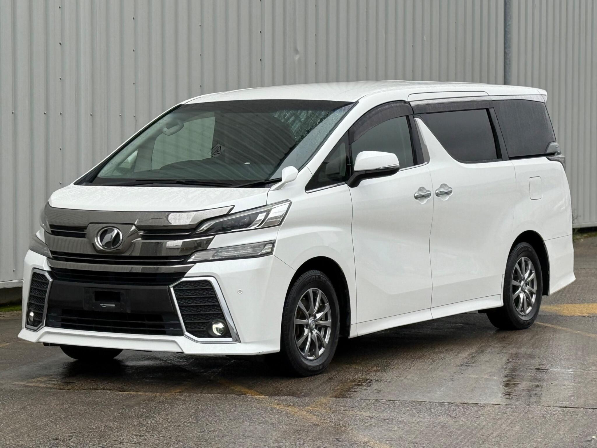 Toyota Vellfire - Image 9