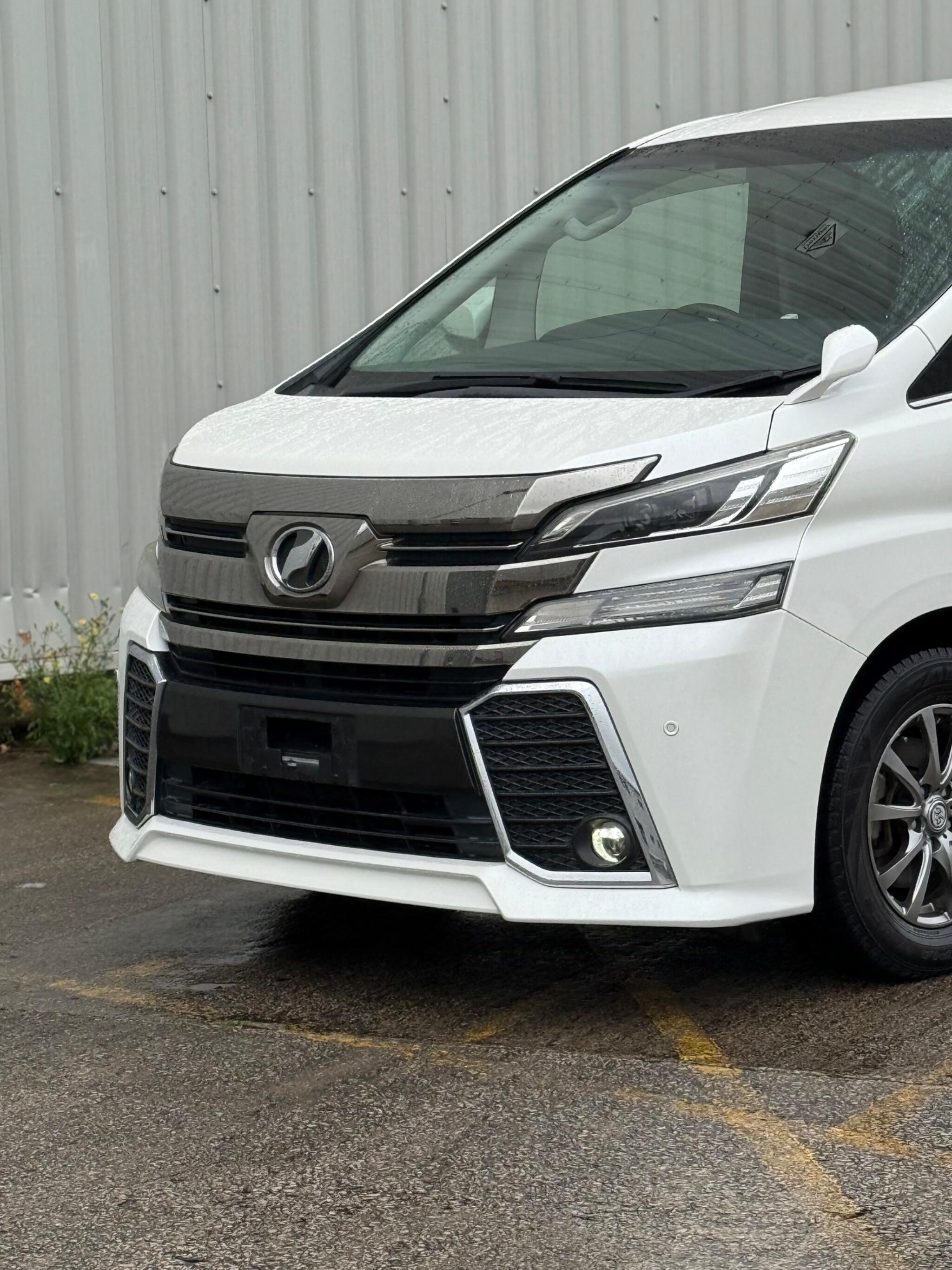 Toyota Vellfire - Image 10
