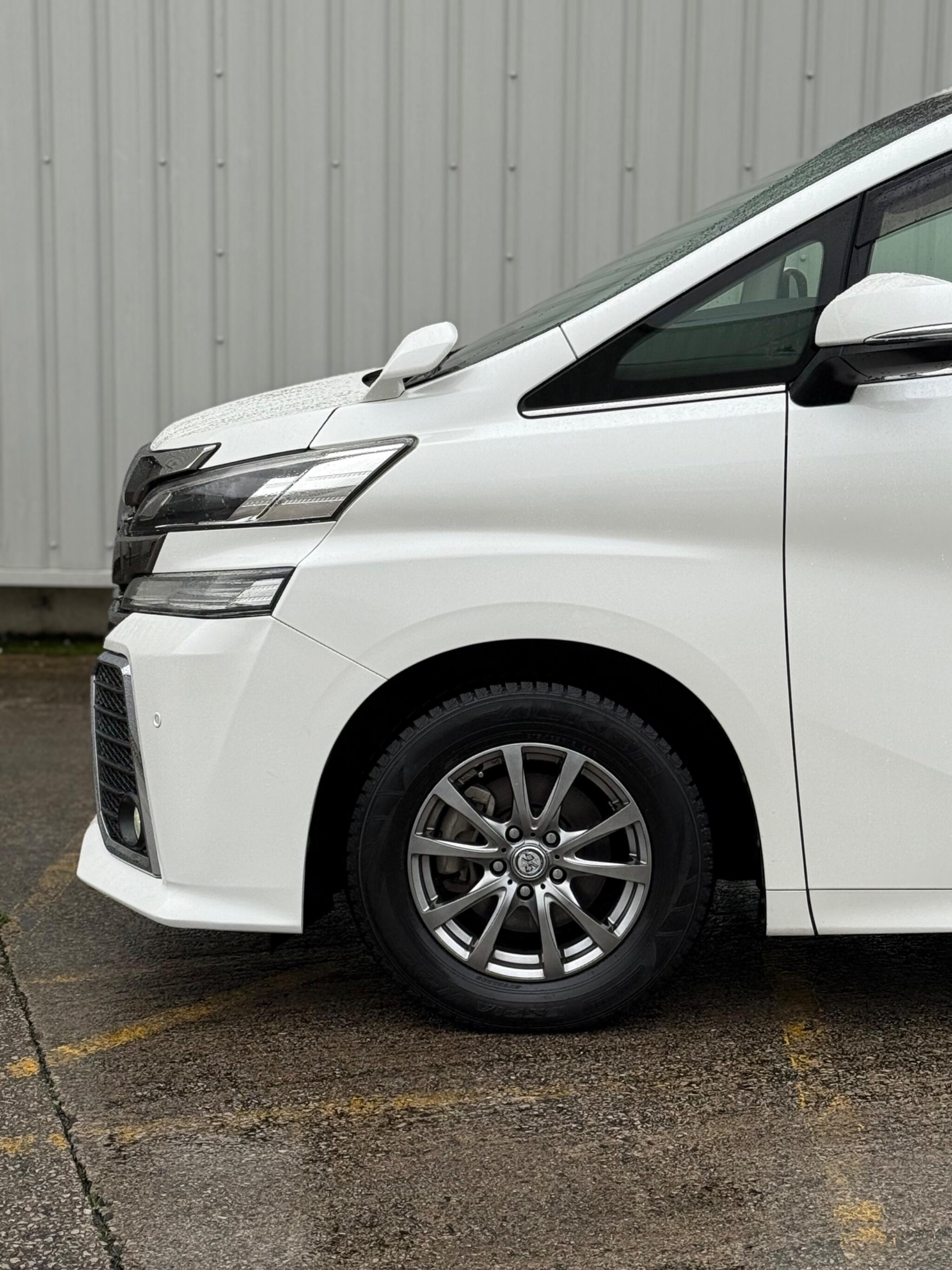 Toyota Vellfire - Image 11