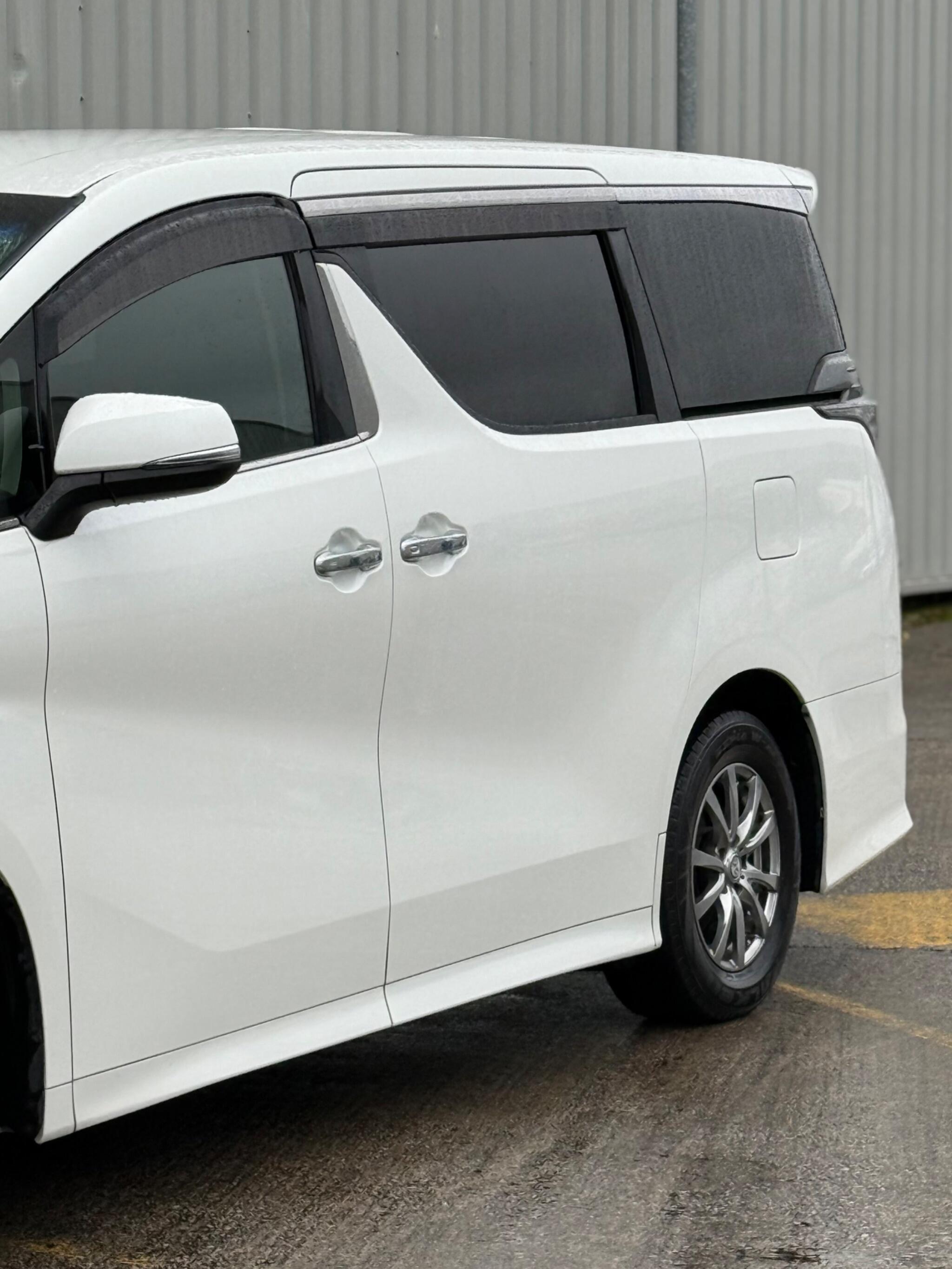 Toyota Vellfire - Image 12