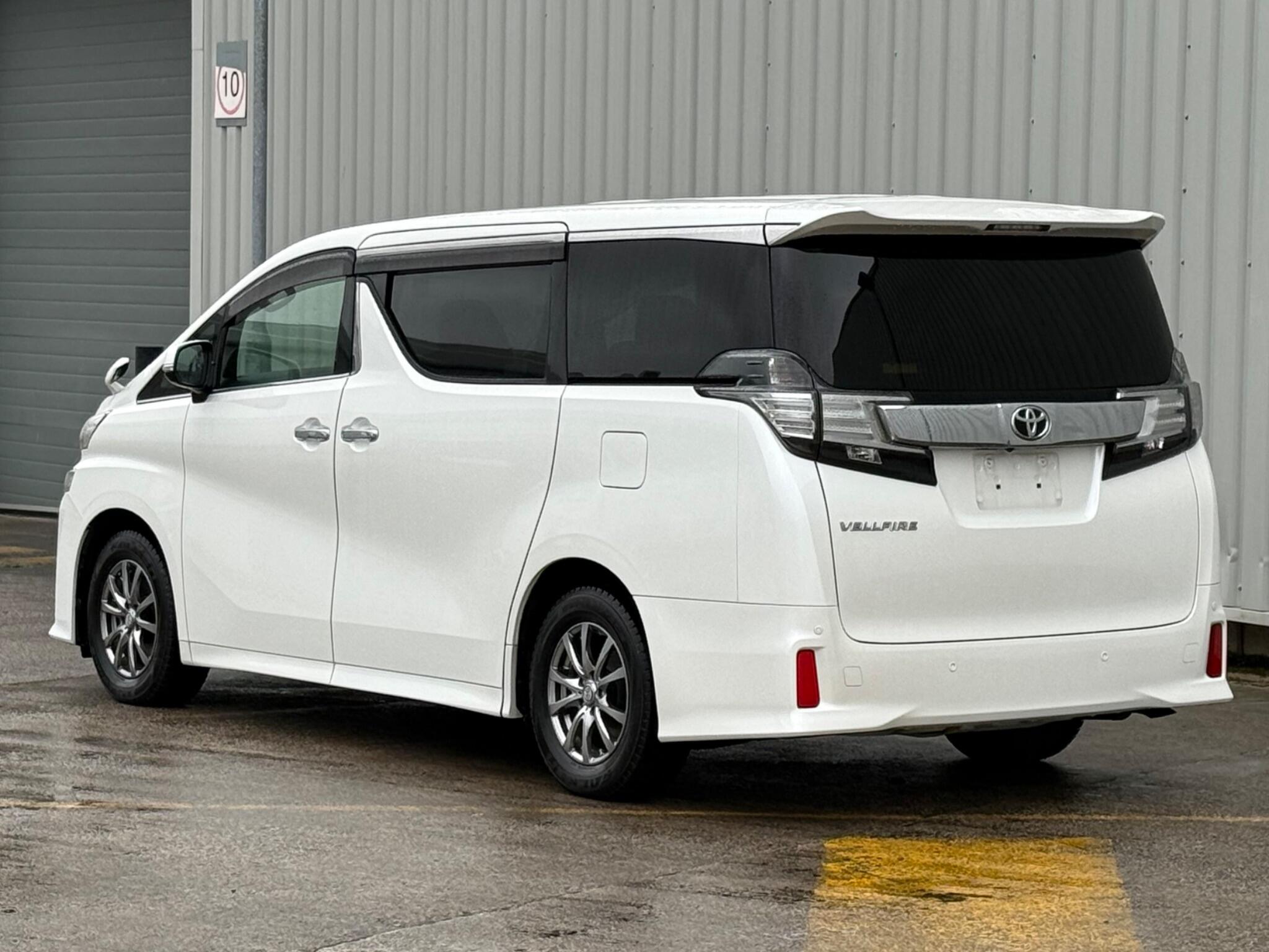 Toyota Vellfire - Image 14