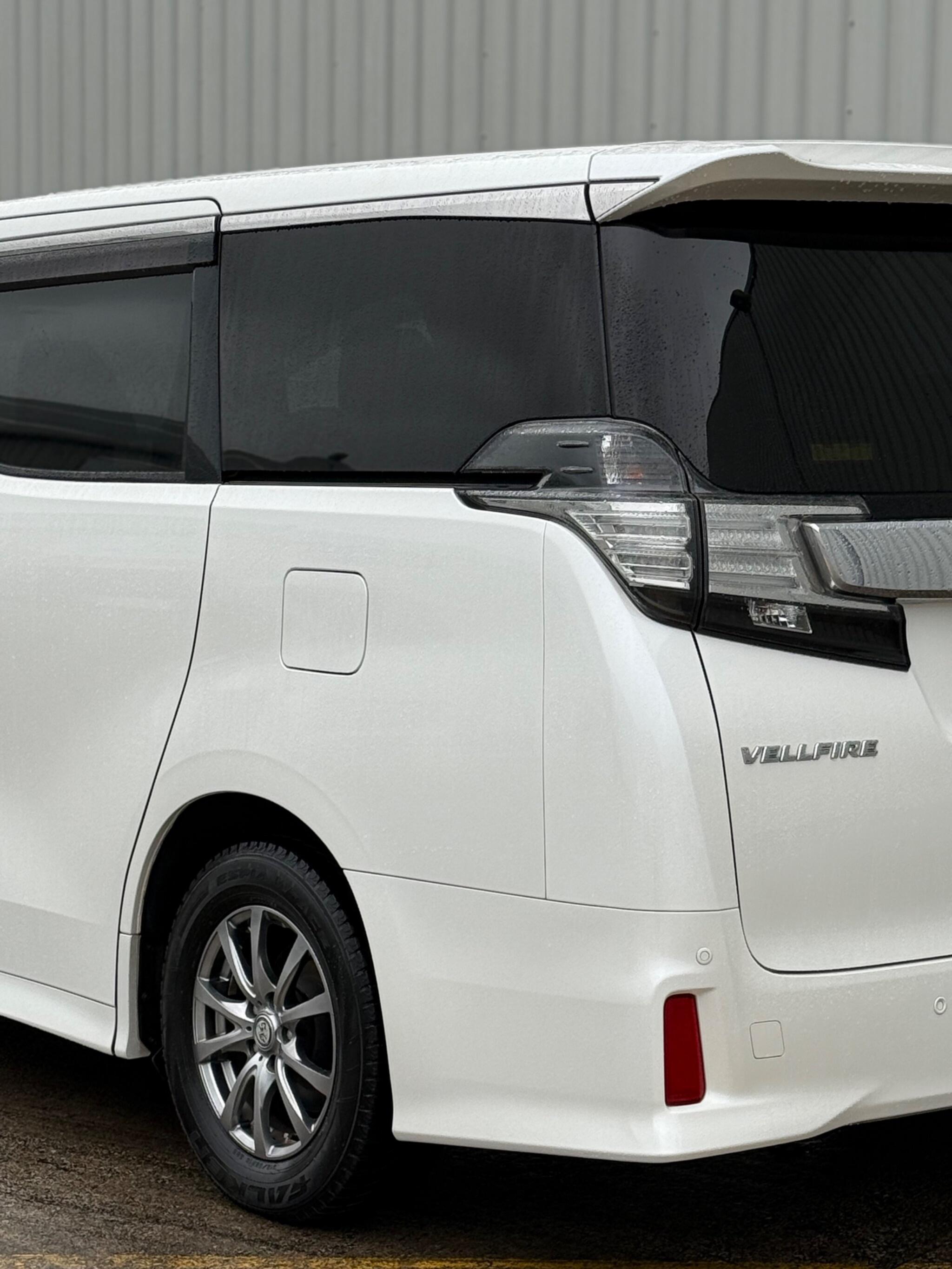 Toyota Vellfire - Image 15