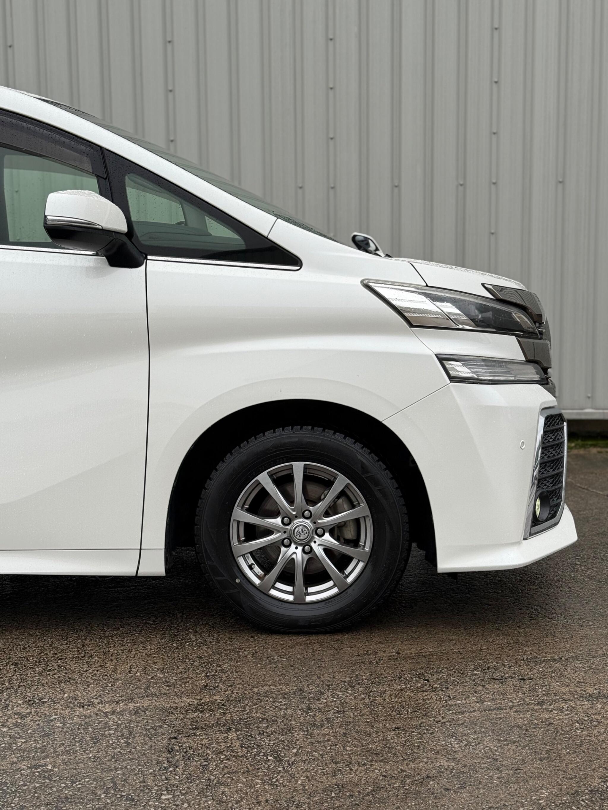 Toyota Vellfire - Image 20