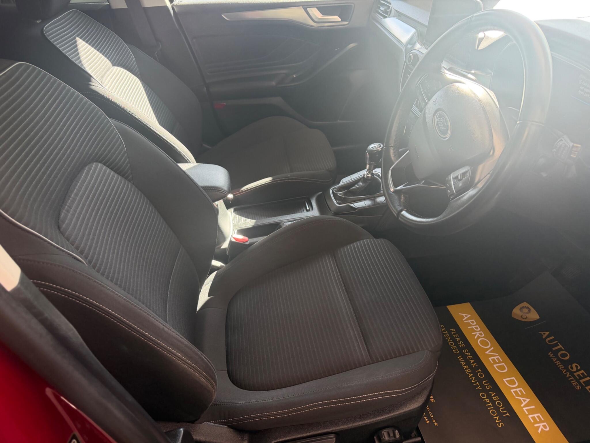 Ford Focus - Image 12