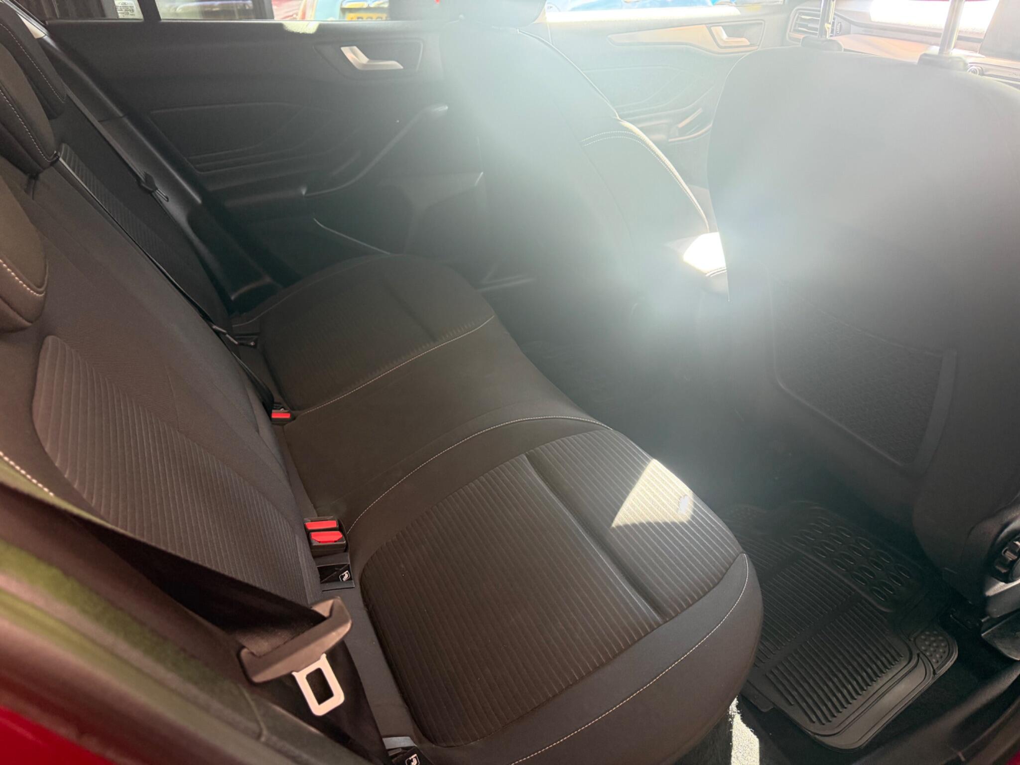Ford Focus - Image 15