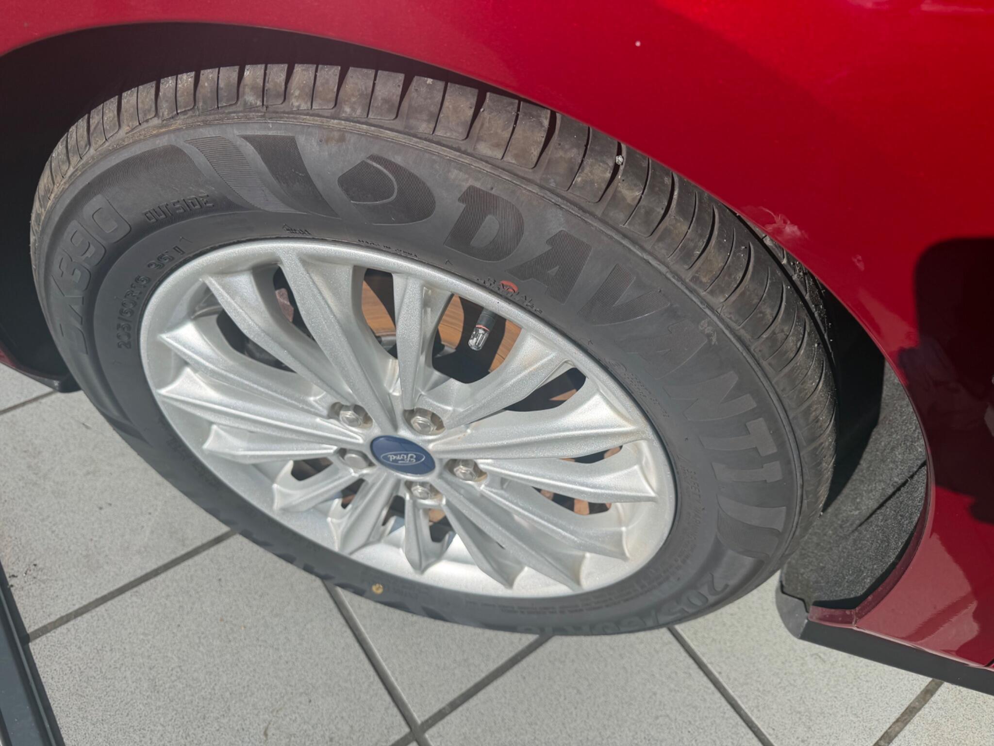 Ford Focus - Image 19