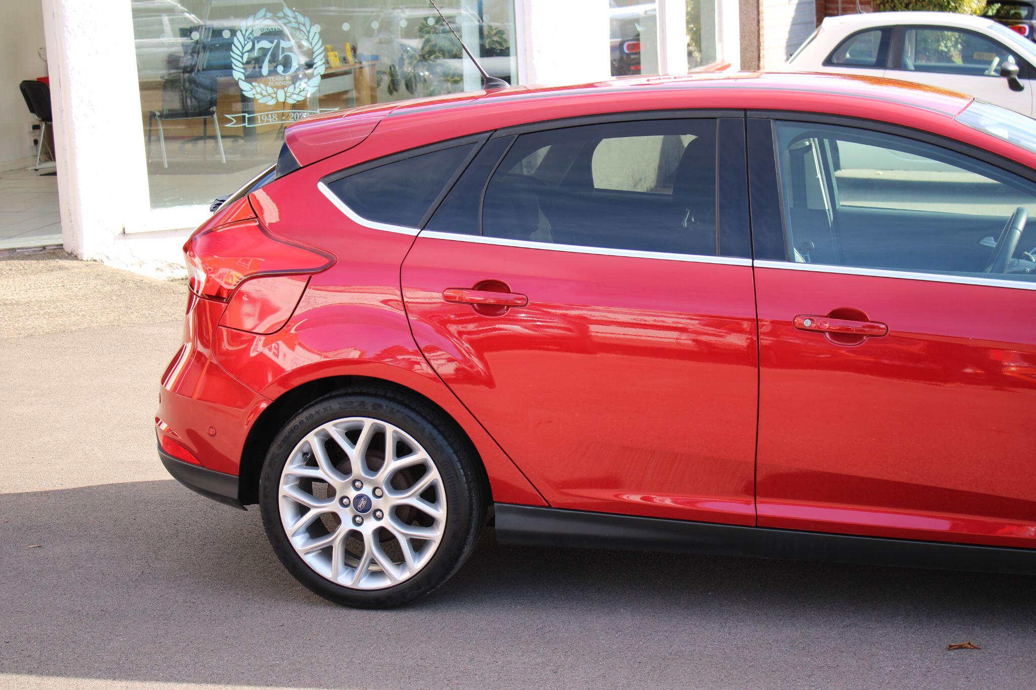 Ford Focus - Image 10