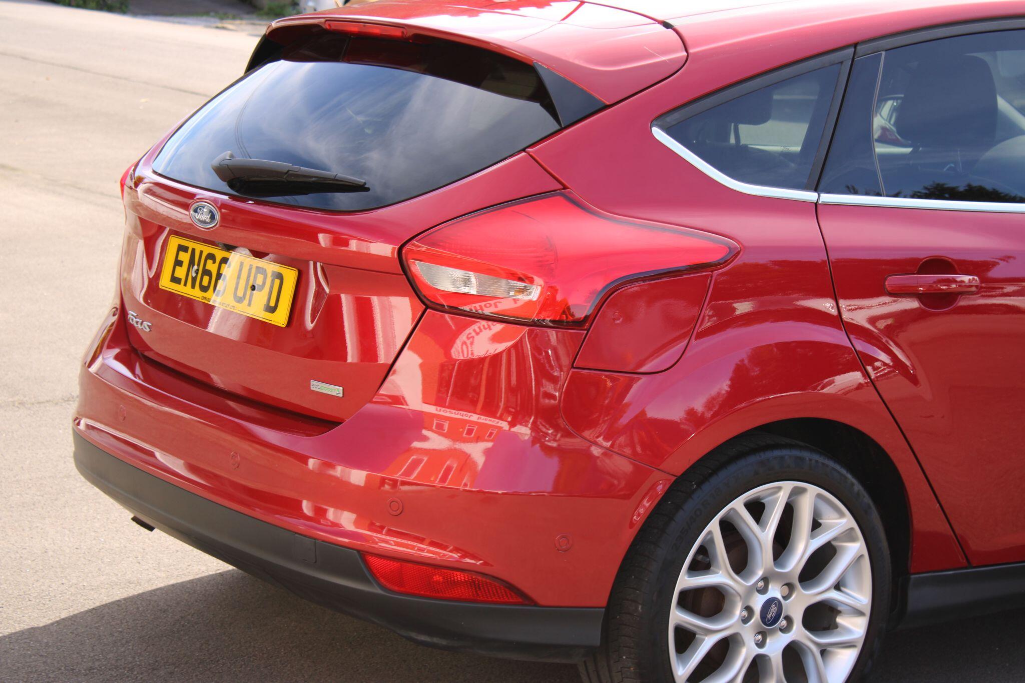Ford Focus - Image 13
