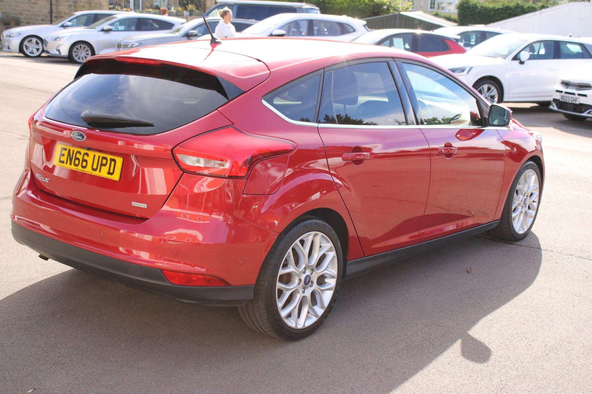 Ford Focus - Image 14