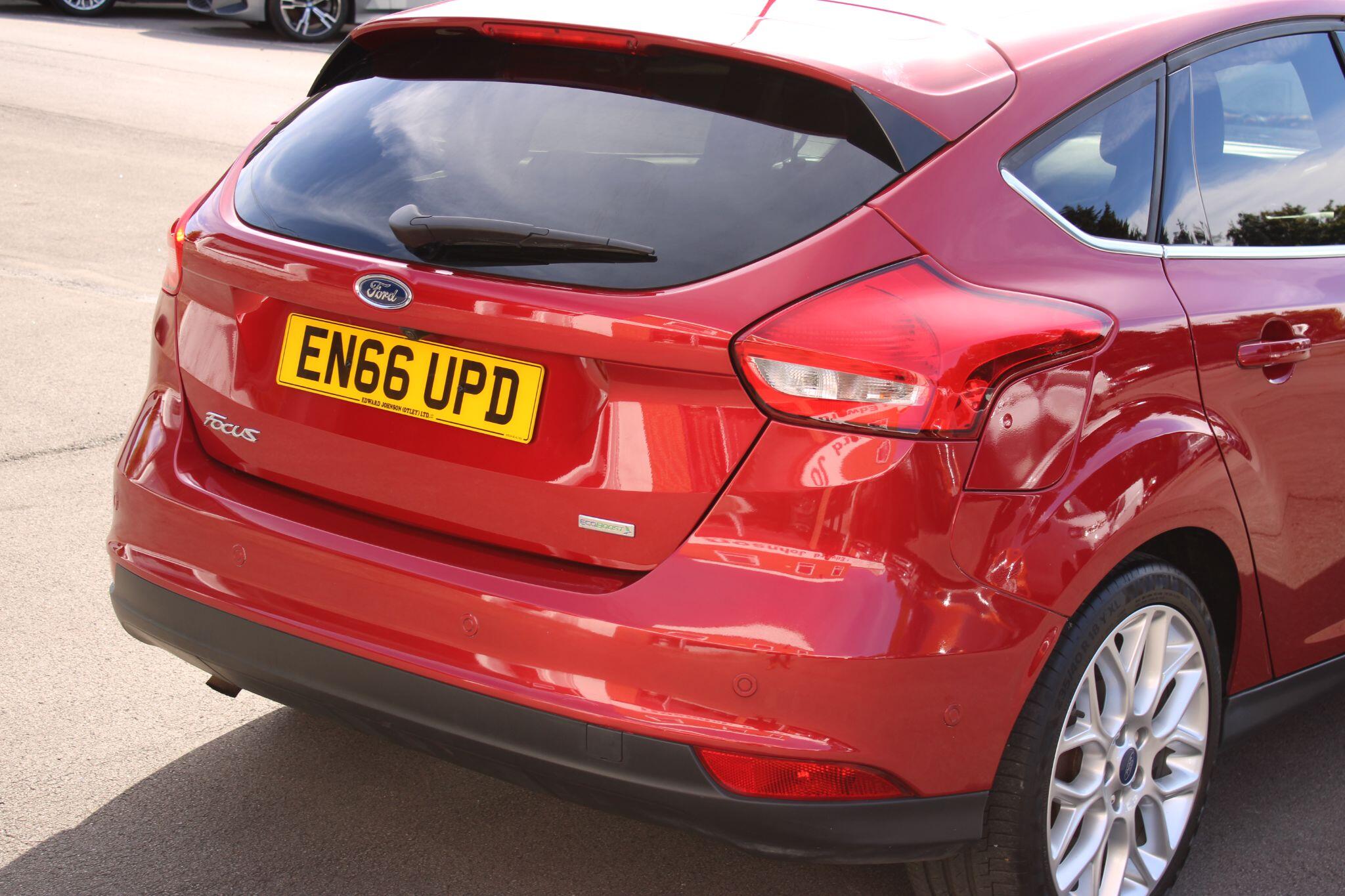 Ford Focus - Image 15