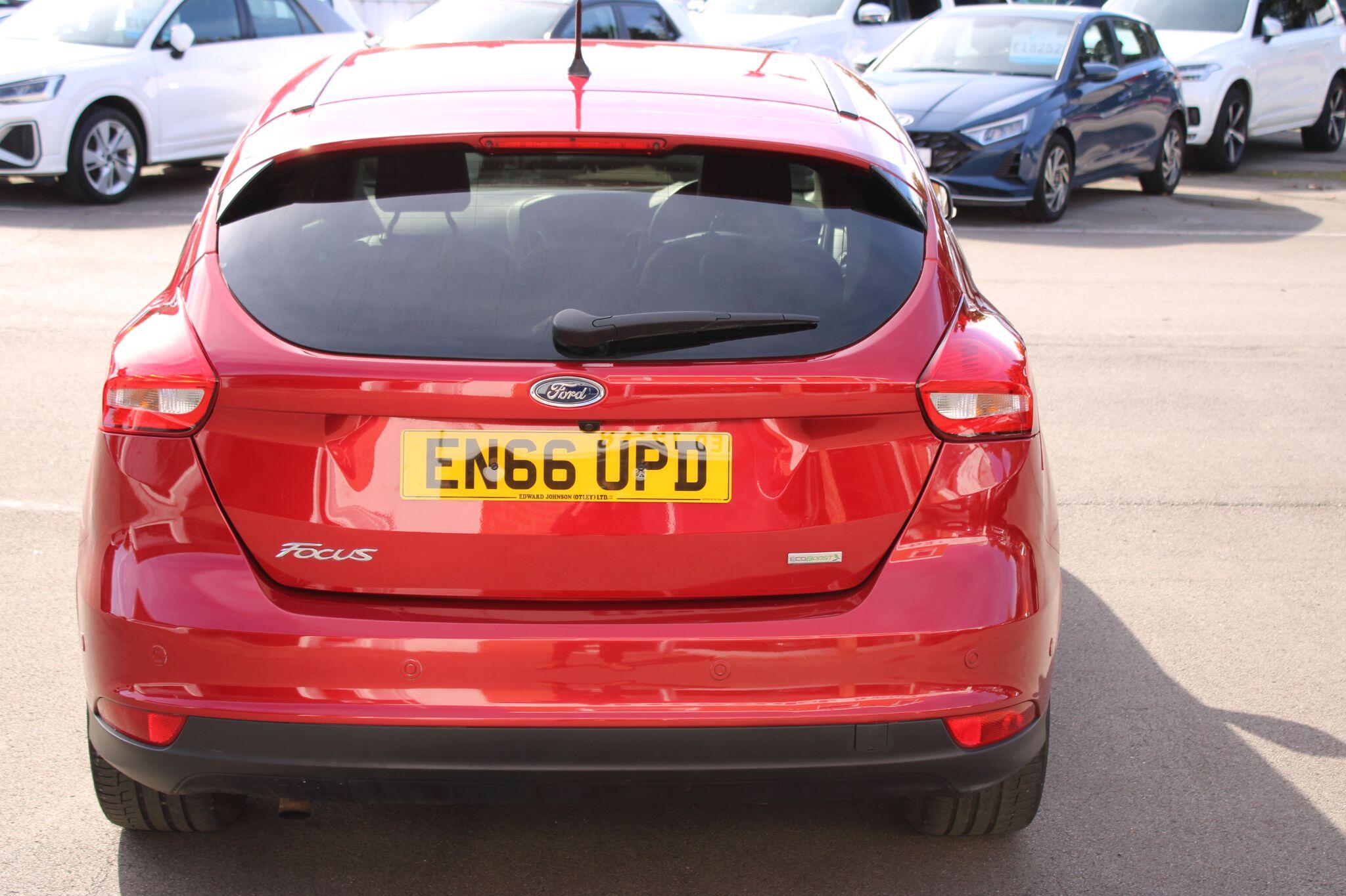 Ford Focus - Image 17