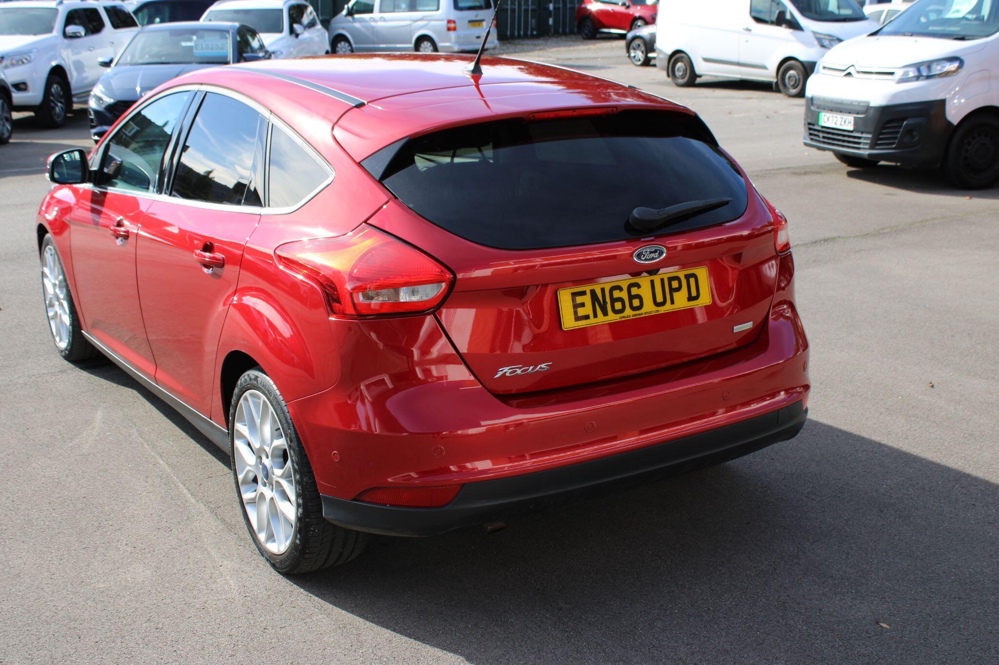 Ford Focus - Image 16