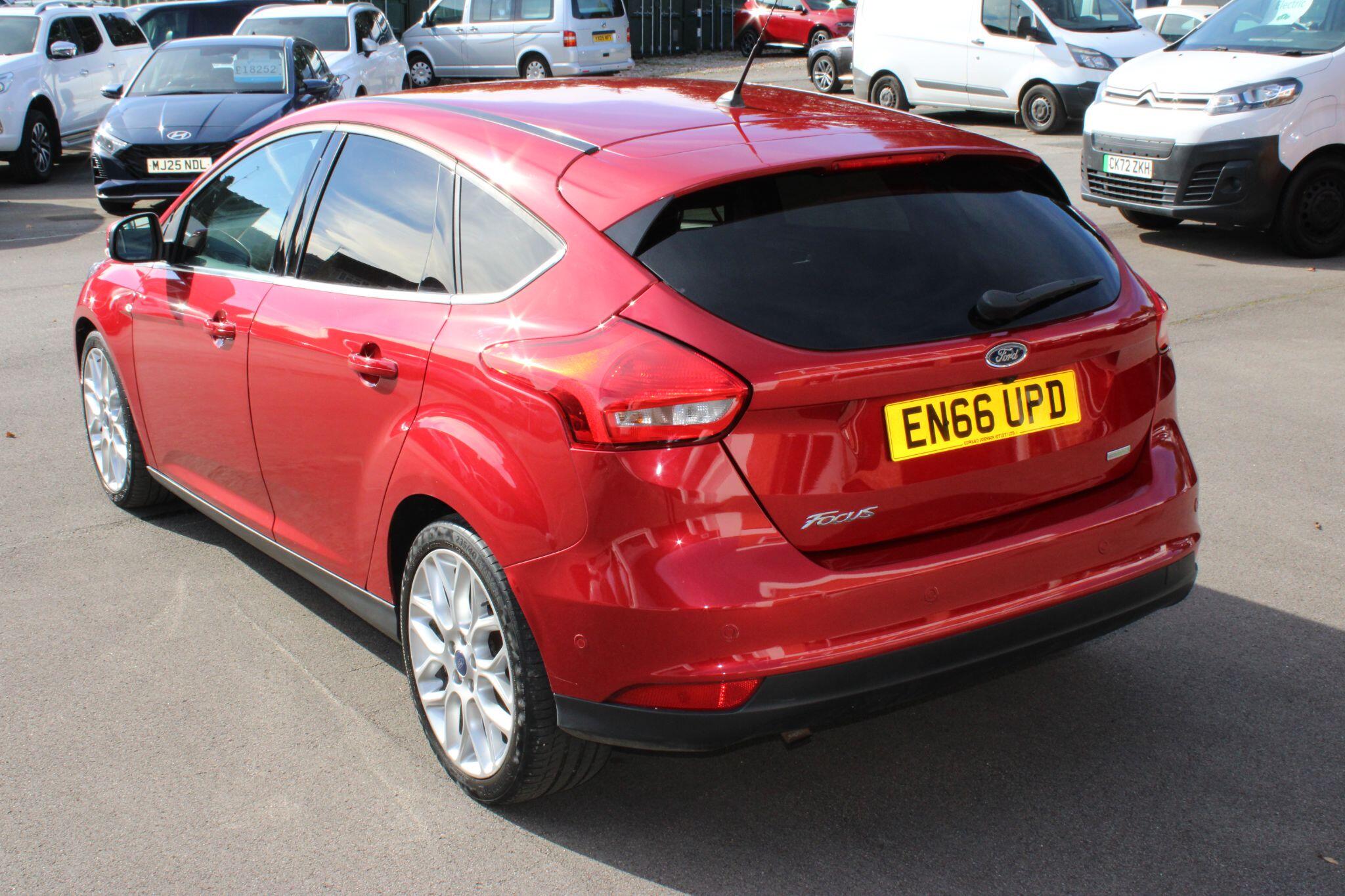 Ford Focus - Image 17