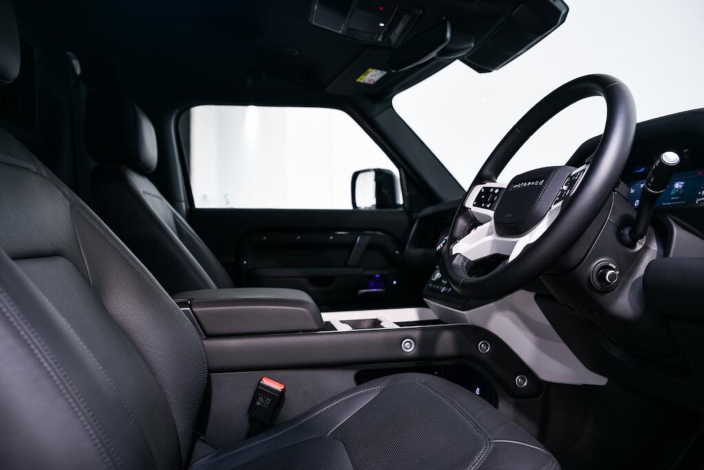 Land Rover Defender 90 - Image 8