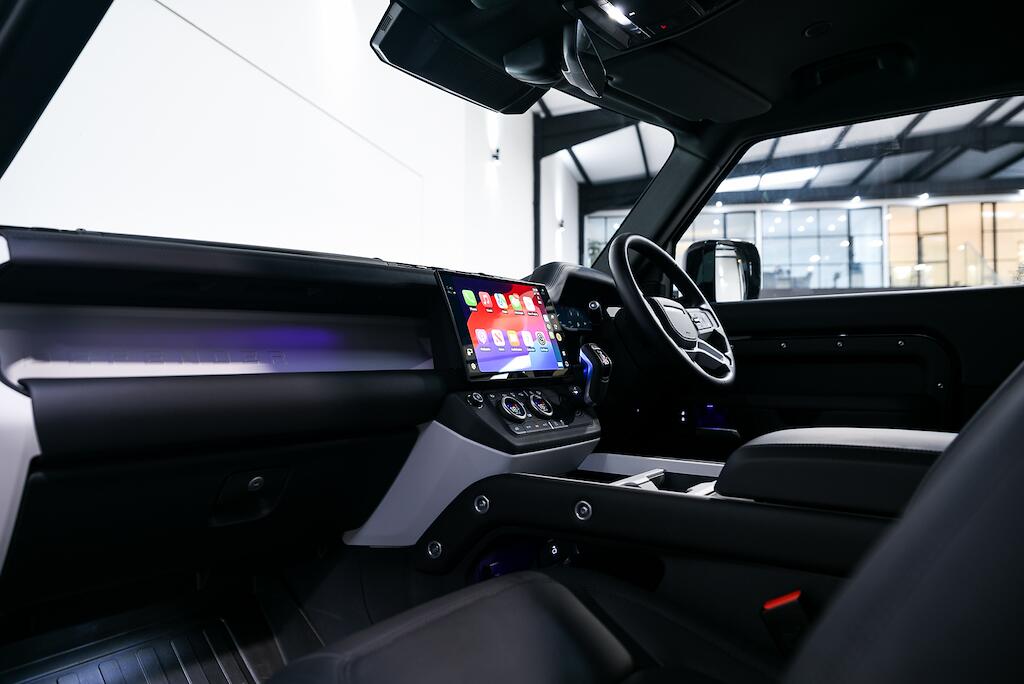 Land Rover Defender 90 - Image 10